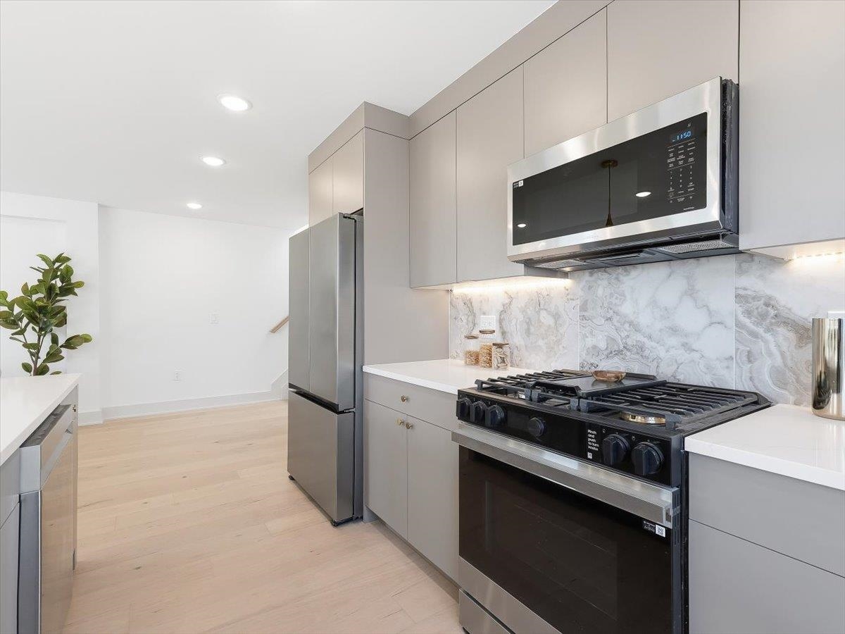 62 GARDNER AVE - Photo 3