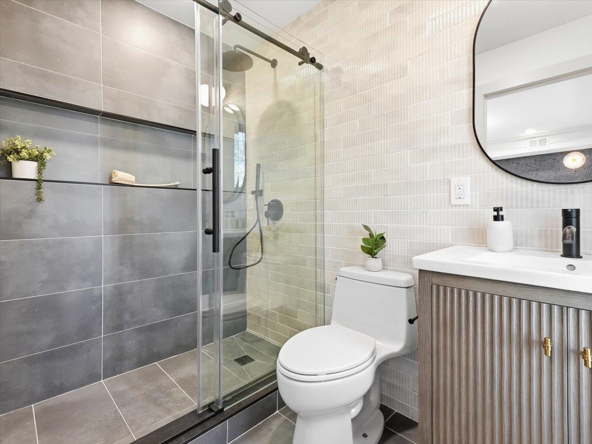 62 GARDNER AVE #3