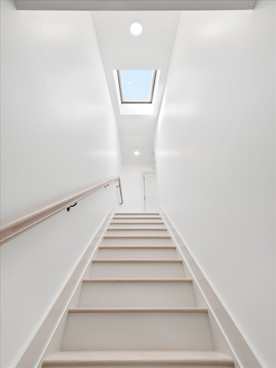 62 GARDNER AVE #3