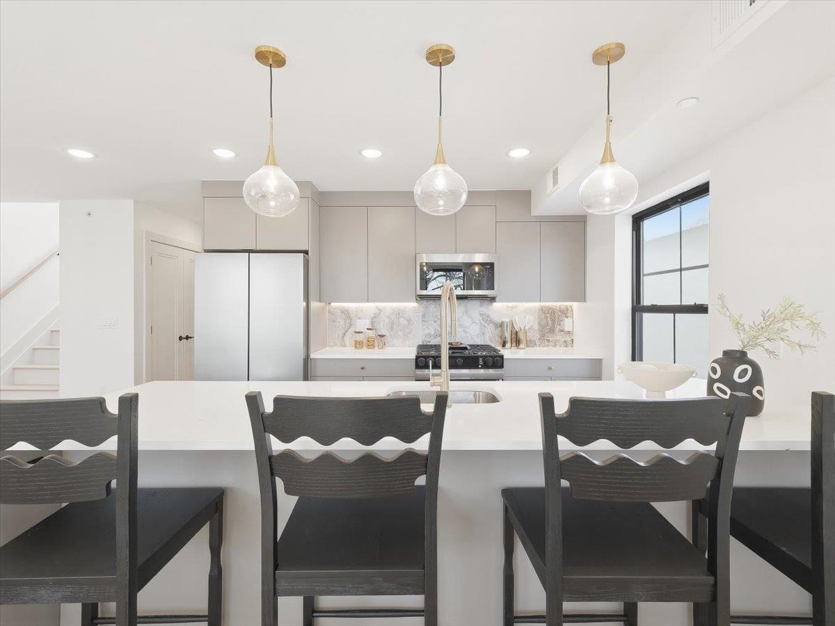 62 GARDNER AVE #3