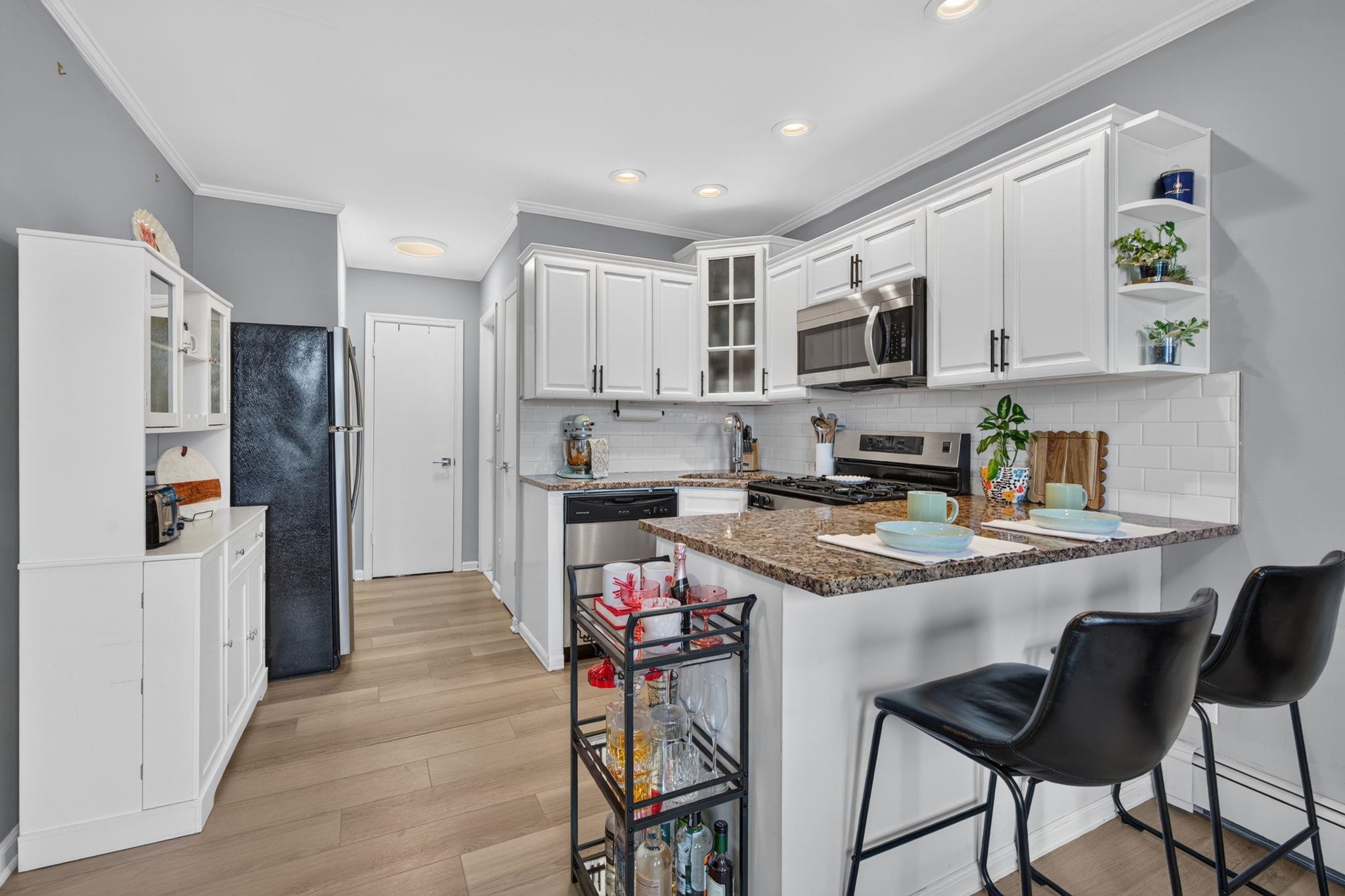 231 GRIFFITH ST - Photo 3