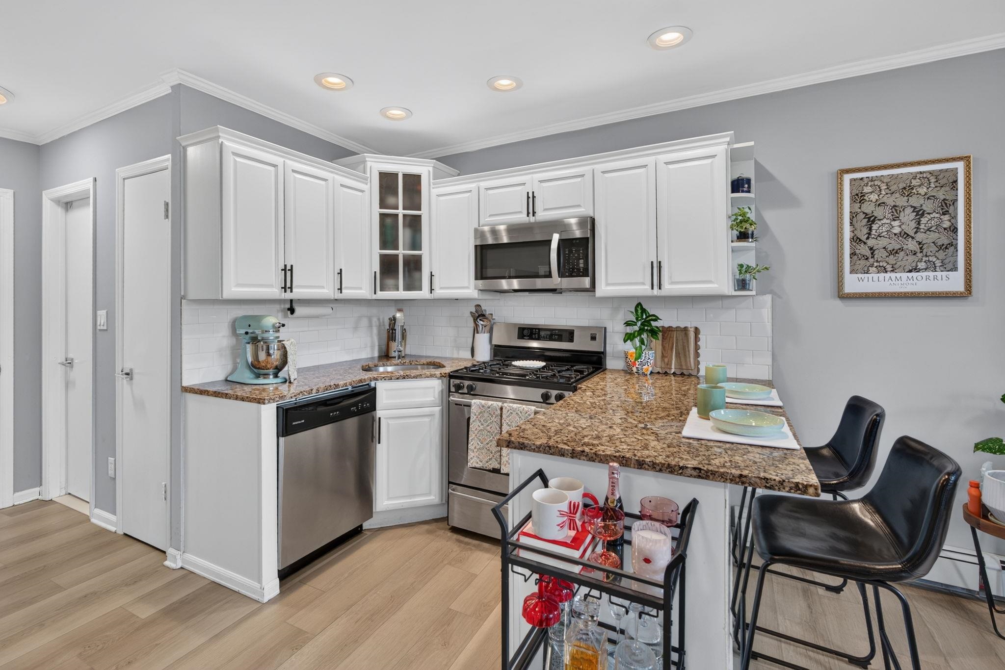 231 GRIFFITH ST - Photo 4