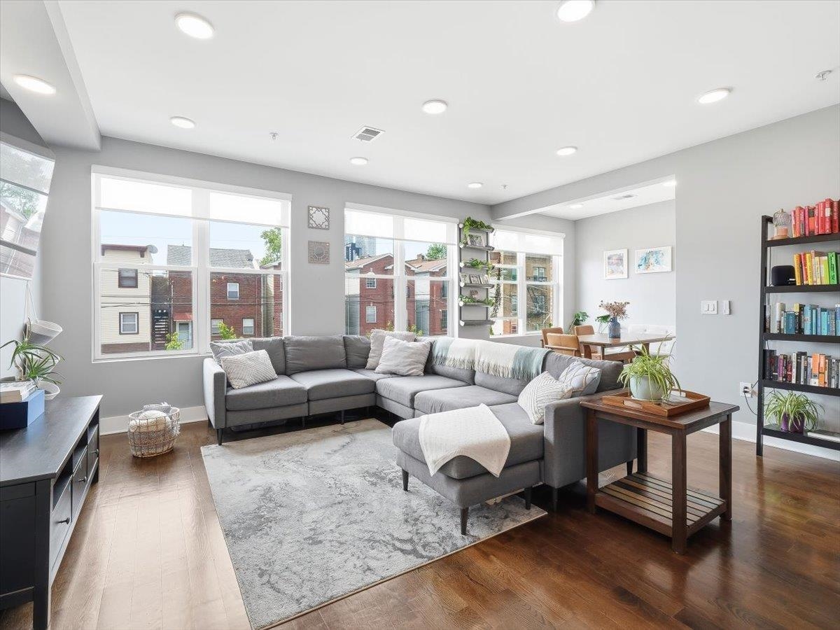 50 LAIDLAW AVE - Photo 2