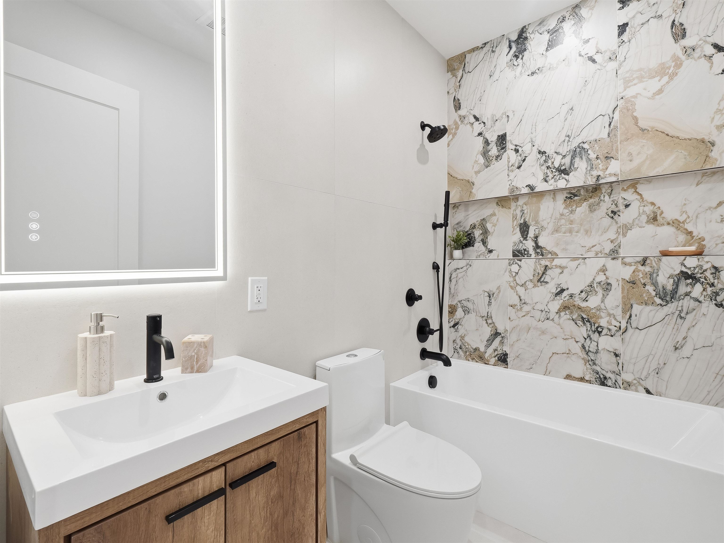 1123 SUMMIT AVE #201