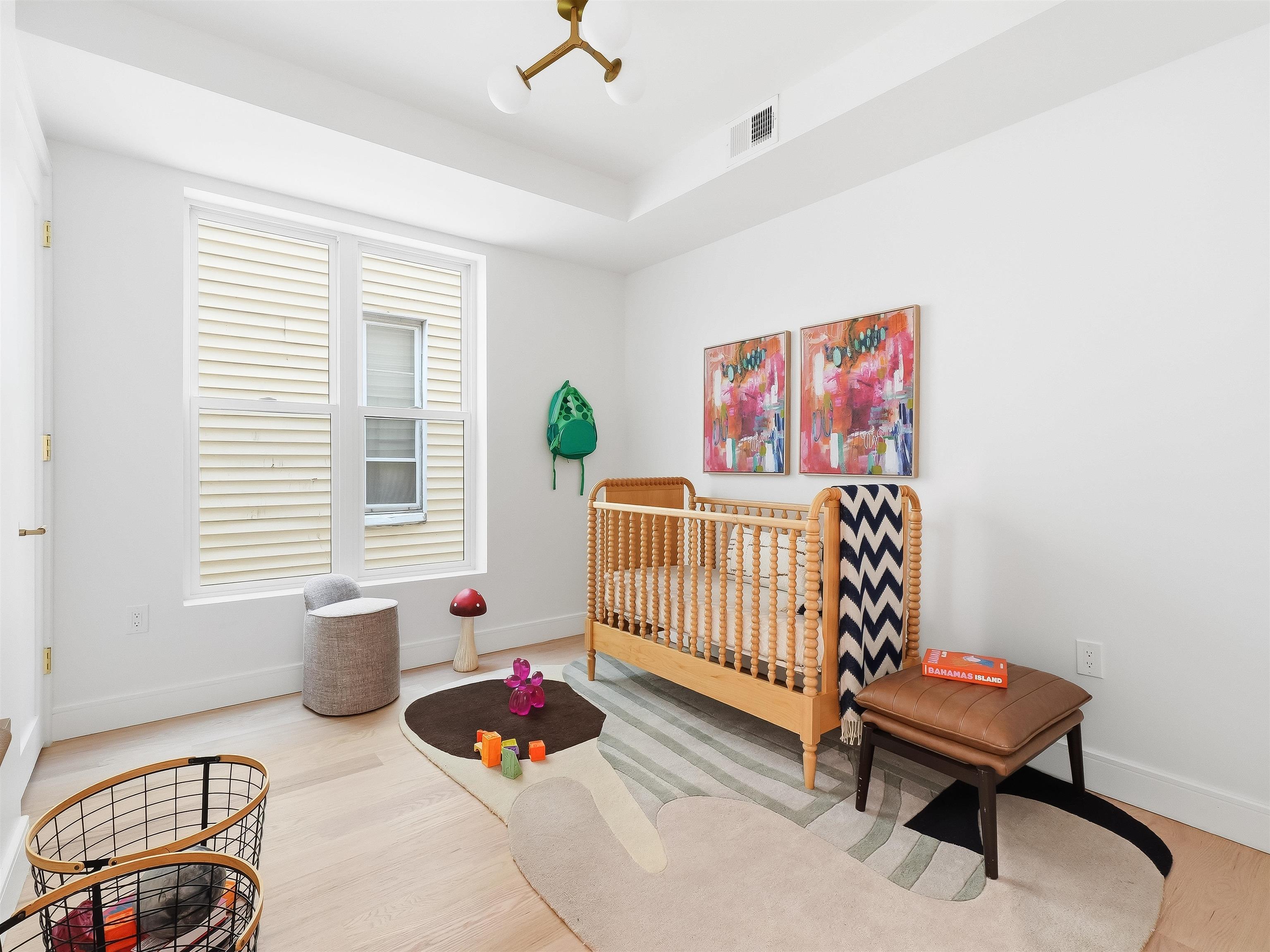 1123 SUMMIT AVE #201
