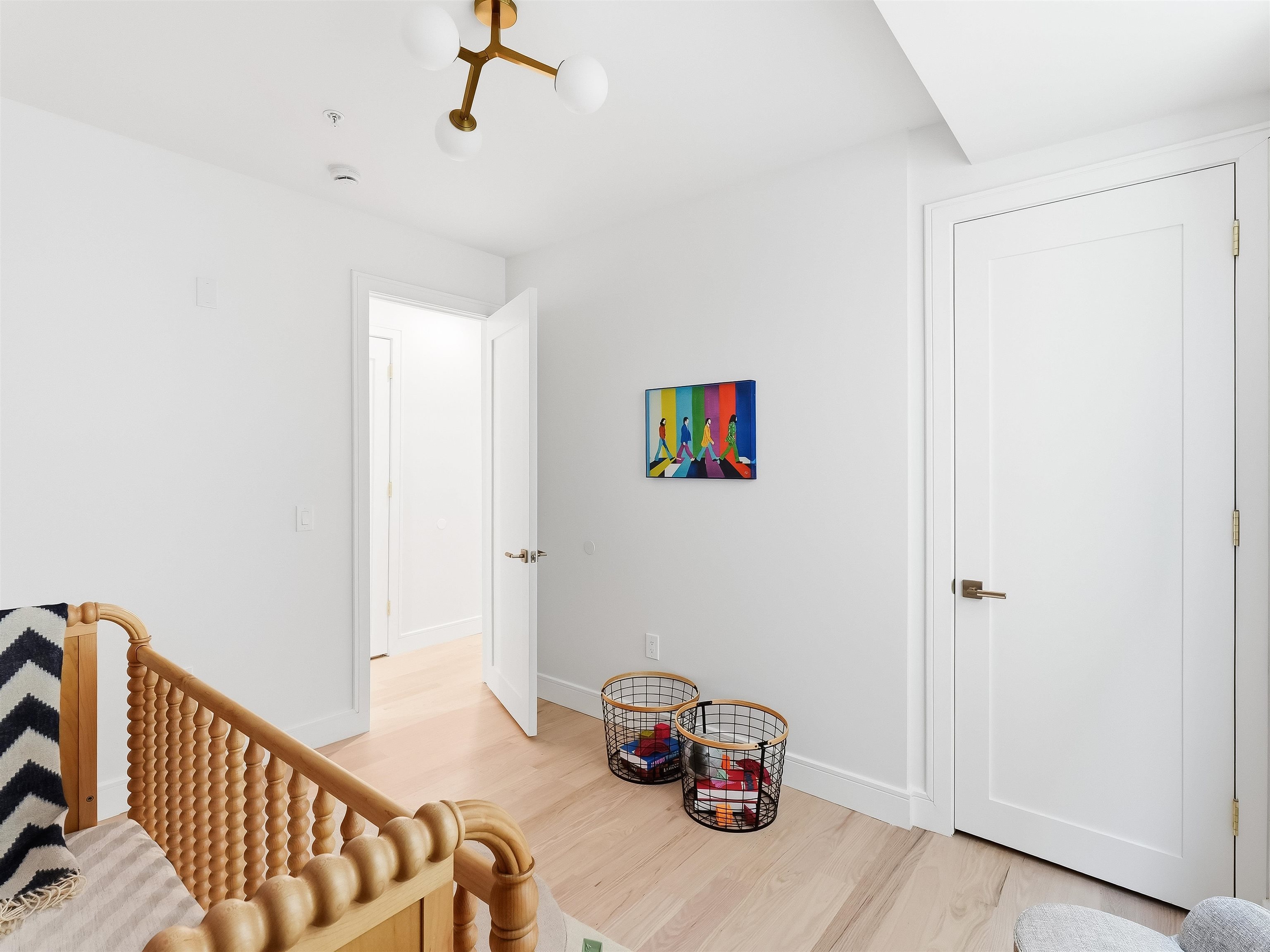 1123 SUMMIT AVE #201