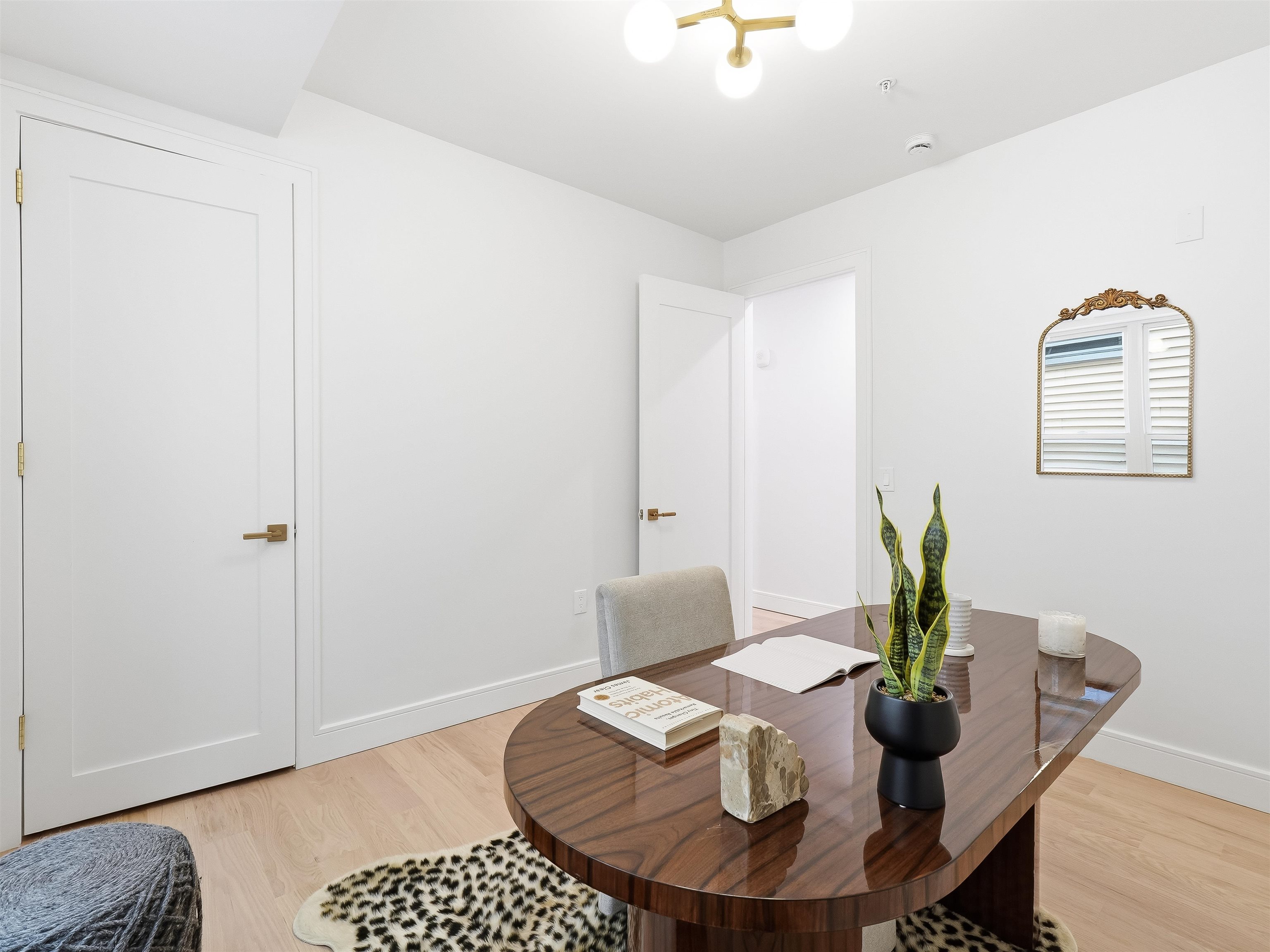 1123 SUMMIT AVE #201