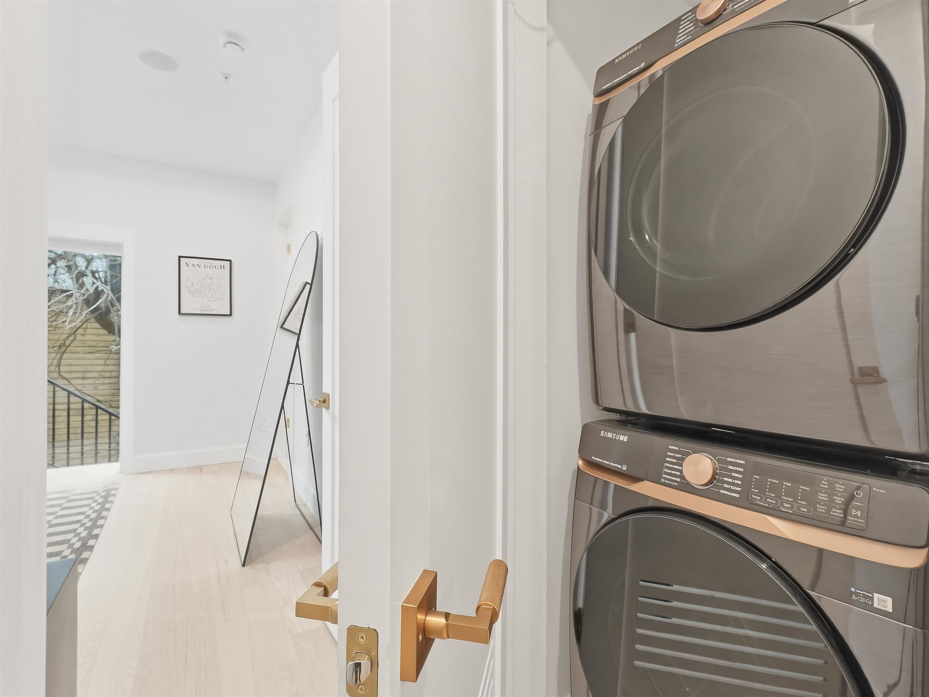 1123 SUMMIT AVE #201