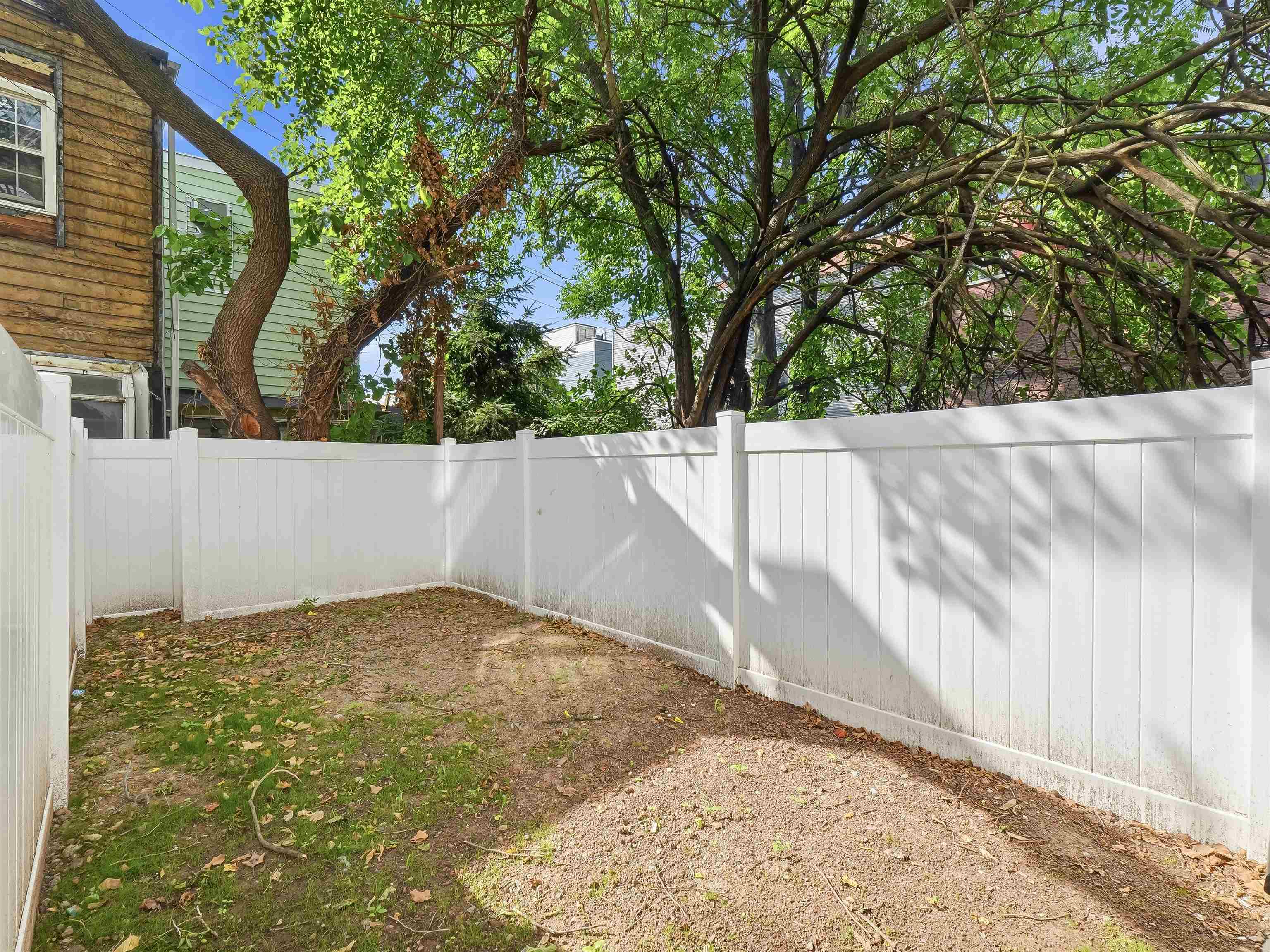 1123 SUMMIT AVE #201