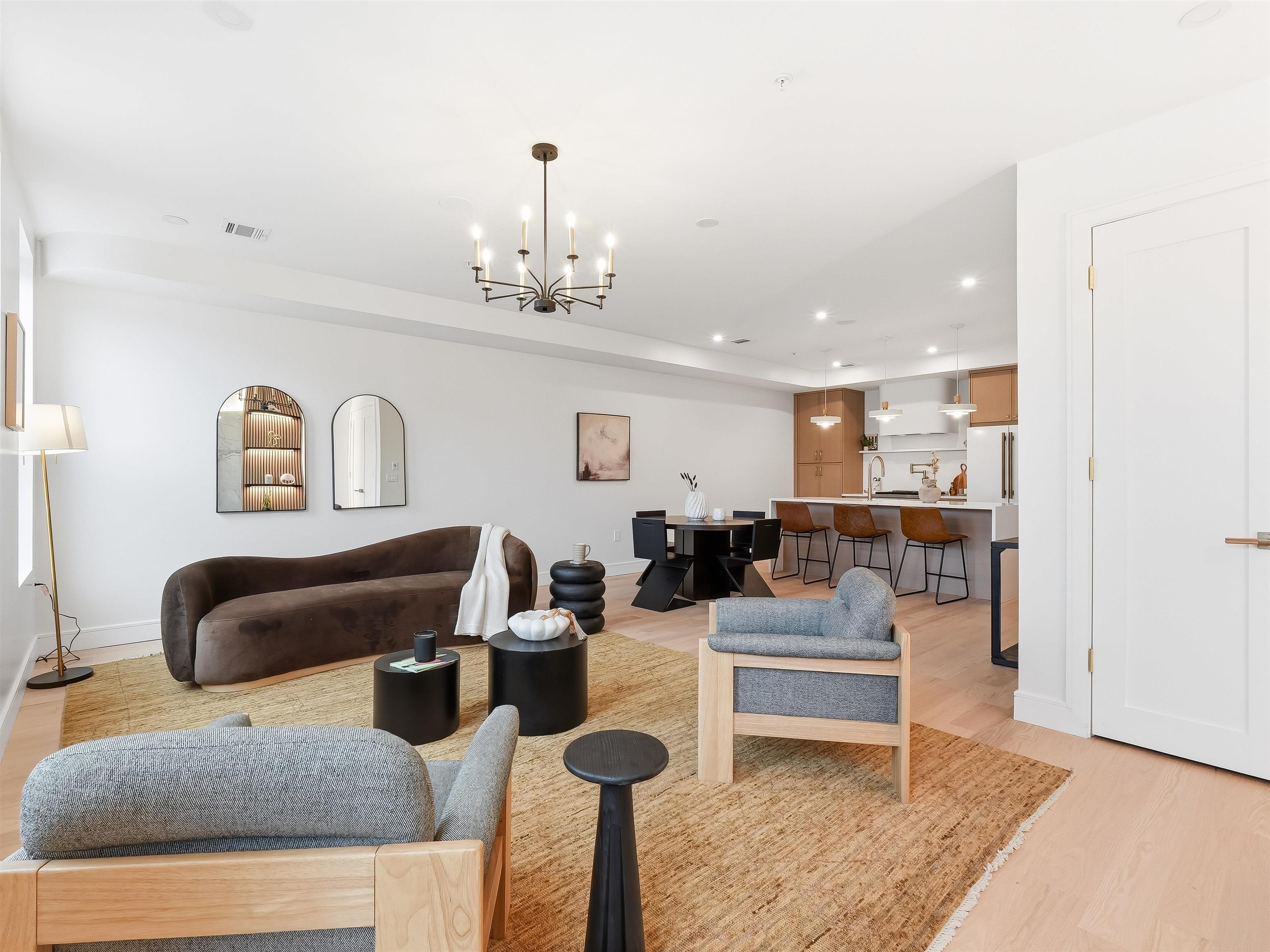 1123 SUMMIT AVE - Photo 4