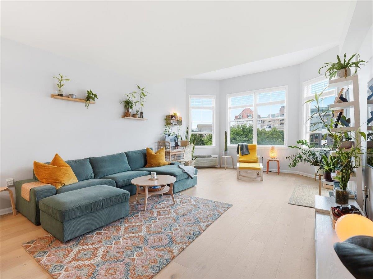 4 CONSTELLATION PL - Photo 2