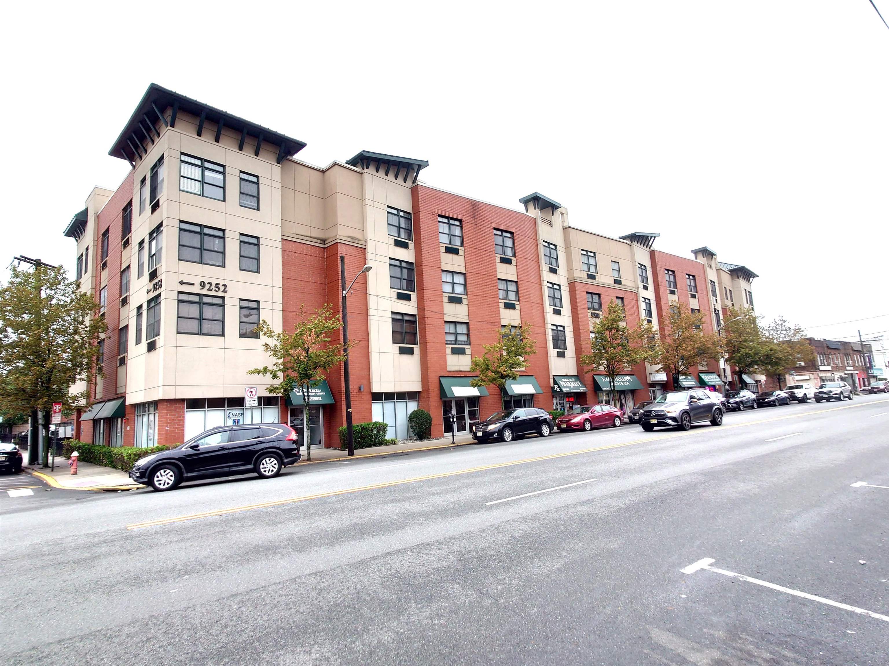 9252 KENNEDY BLVD - Photo 2
