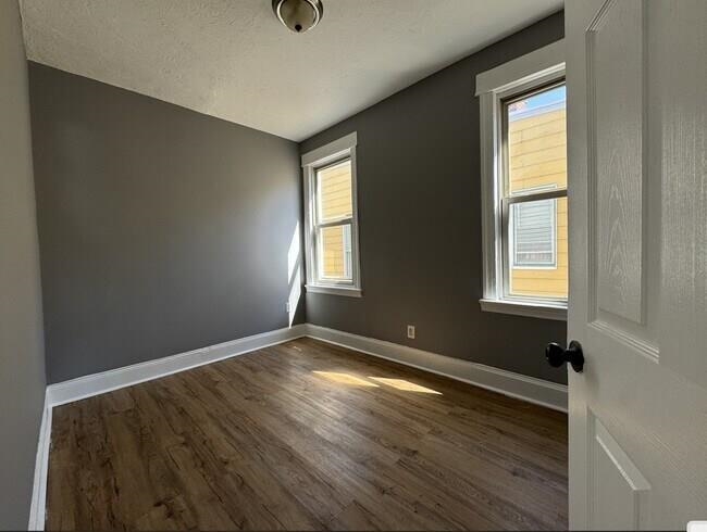 119 WOODLAWN AVE