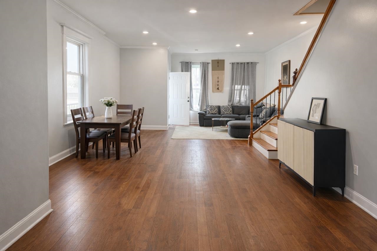 48 DANFORTH AVE - Photo 2