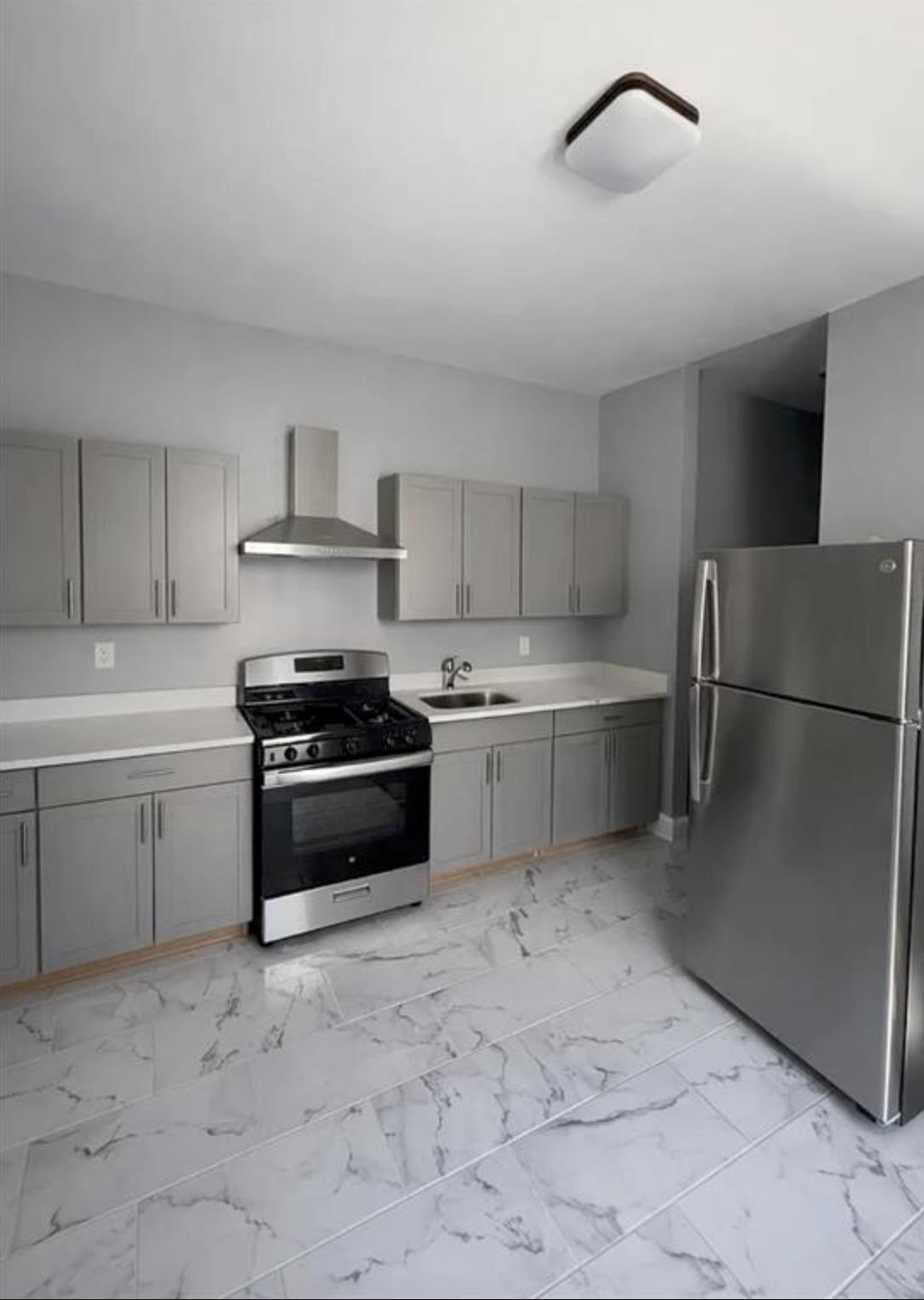 138 BAYVIEW AVE - Photo 3