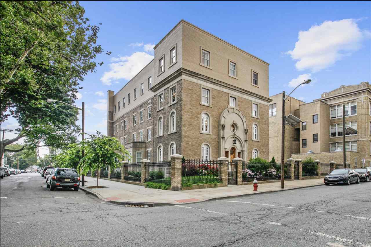 126 DELAWARE AVE #3