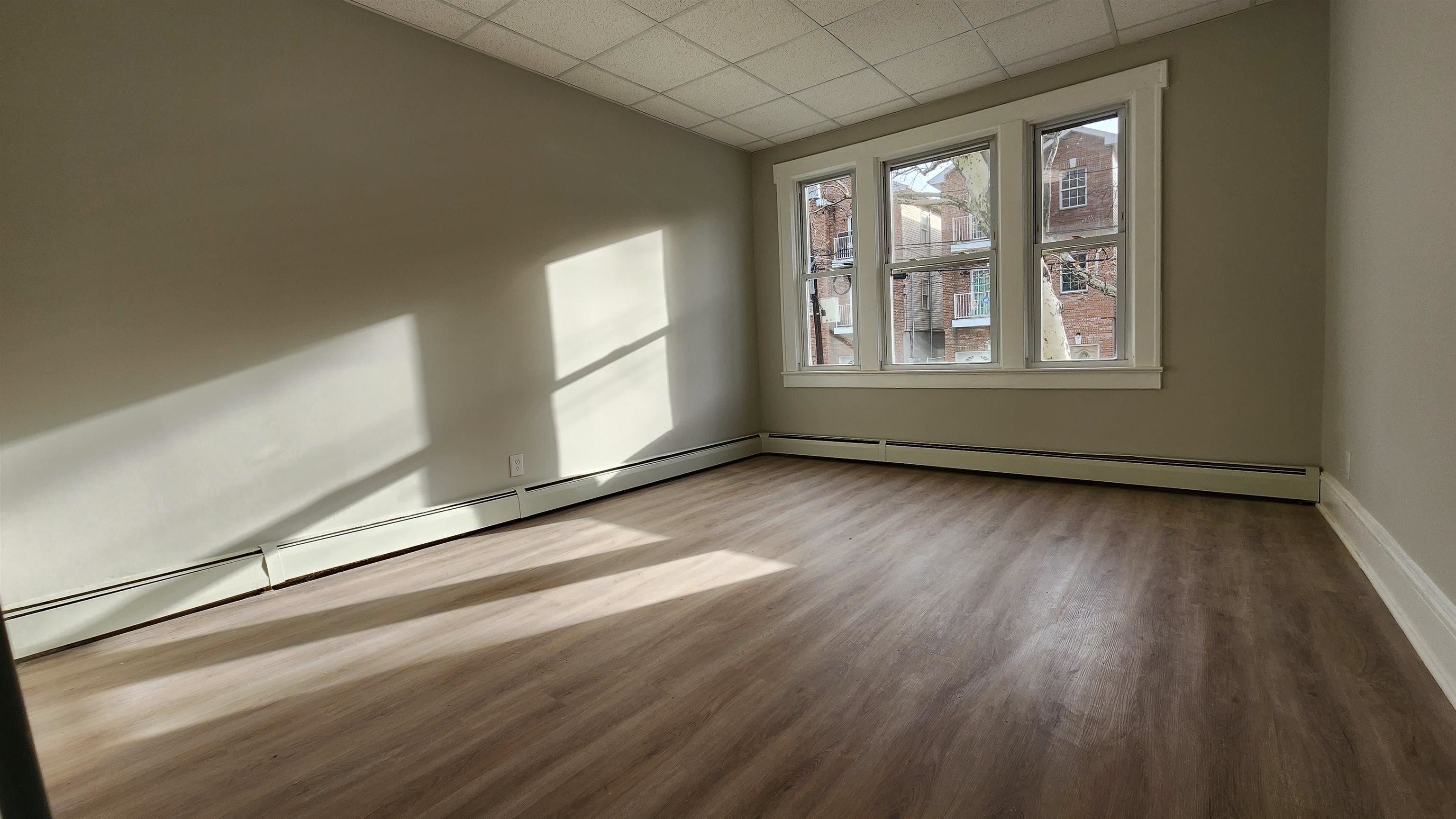 264 LEXINGTON AVE - Photo 5