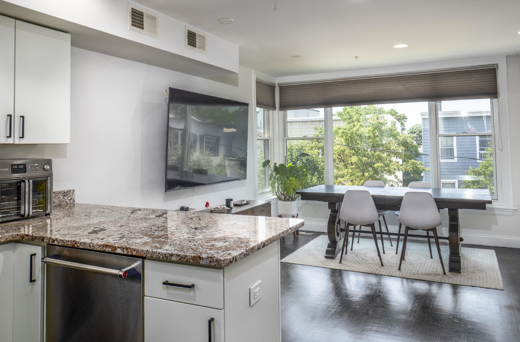 312 10TH ST - Photo 3