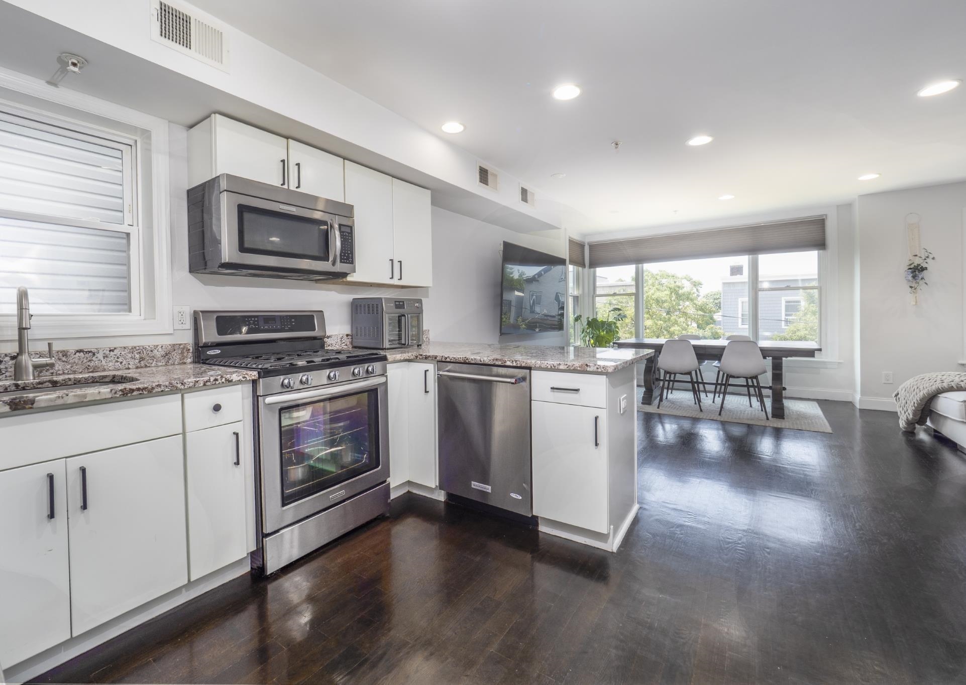 312 10TH ST - Photo 5