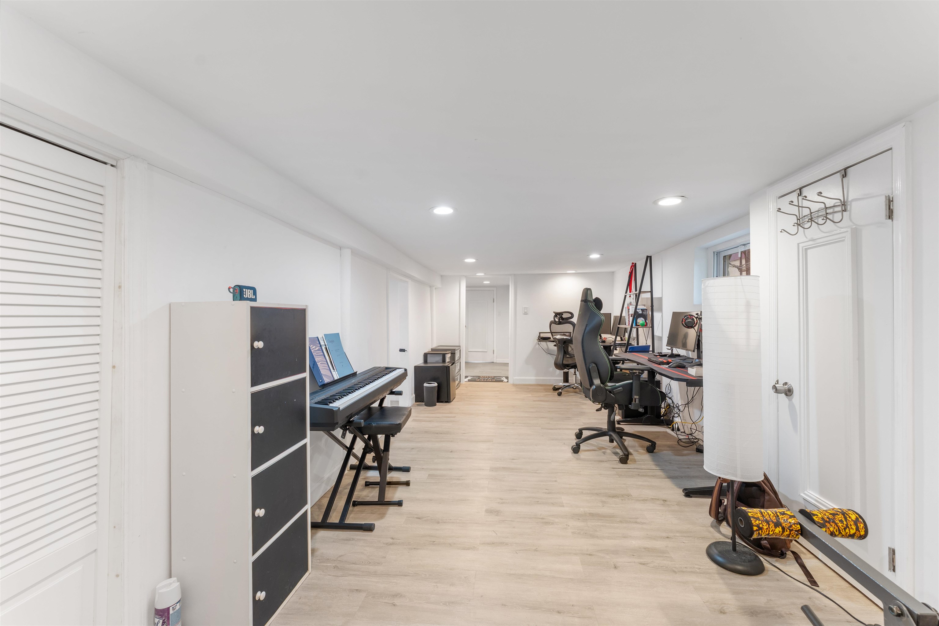 32 ARLINGTON BLVD