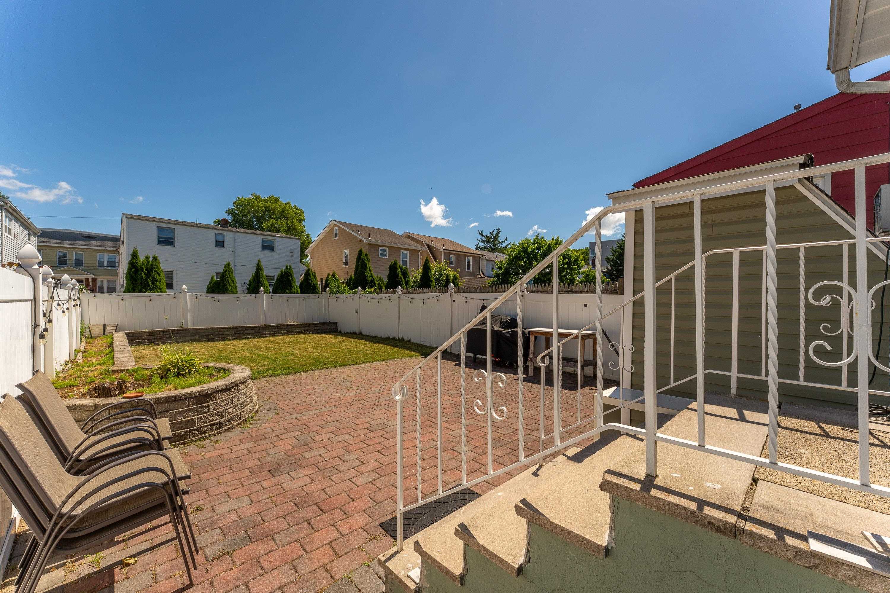 32 ARLINGTON BLVD
