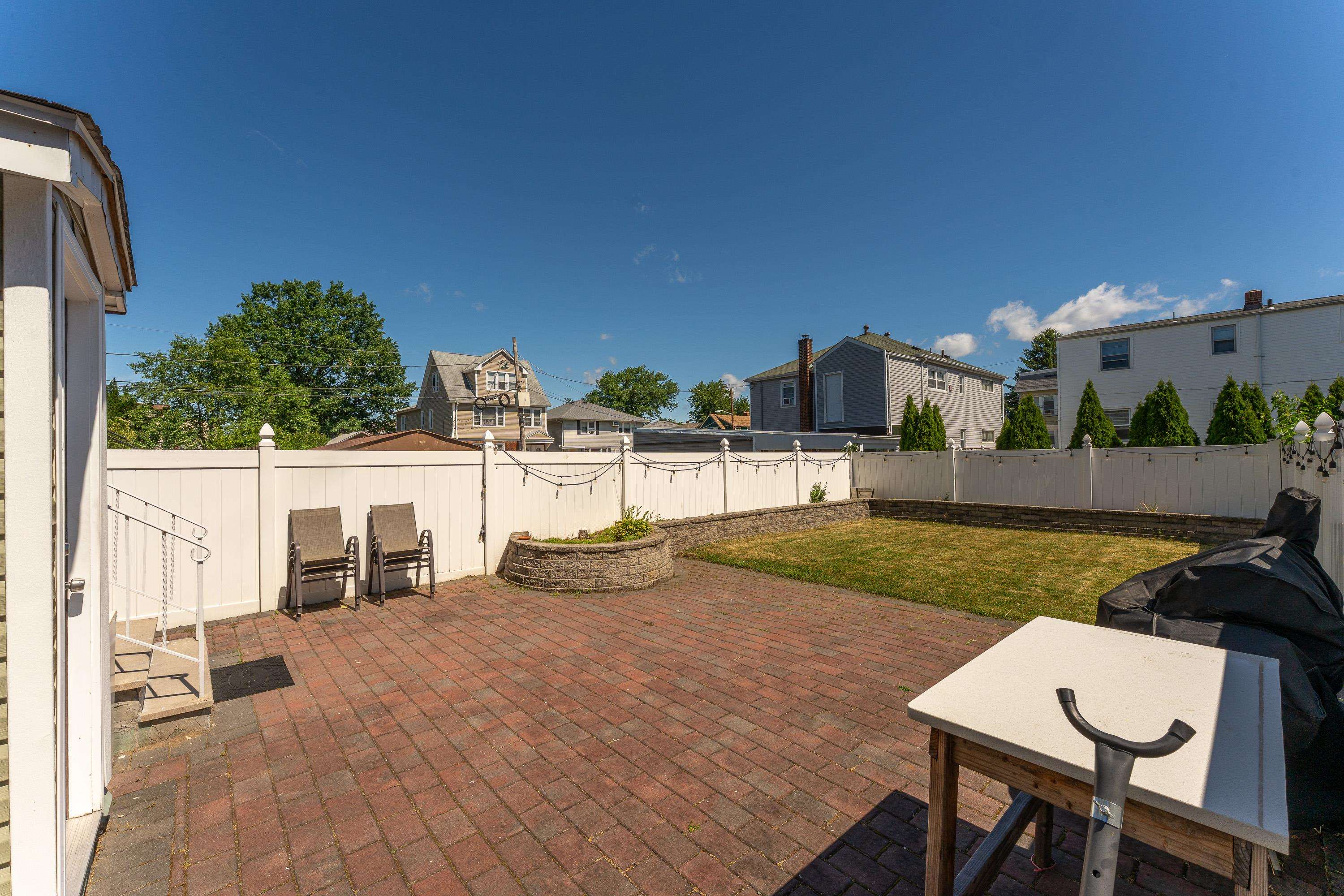32 ARLINGTON BLVD