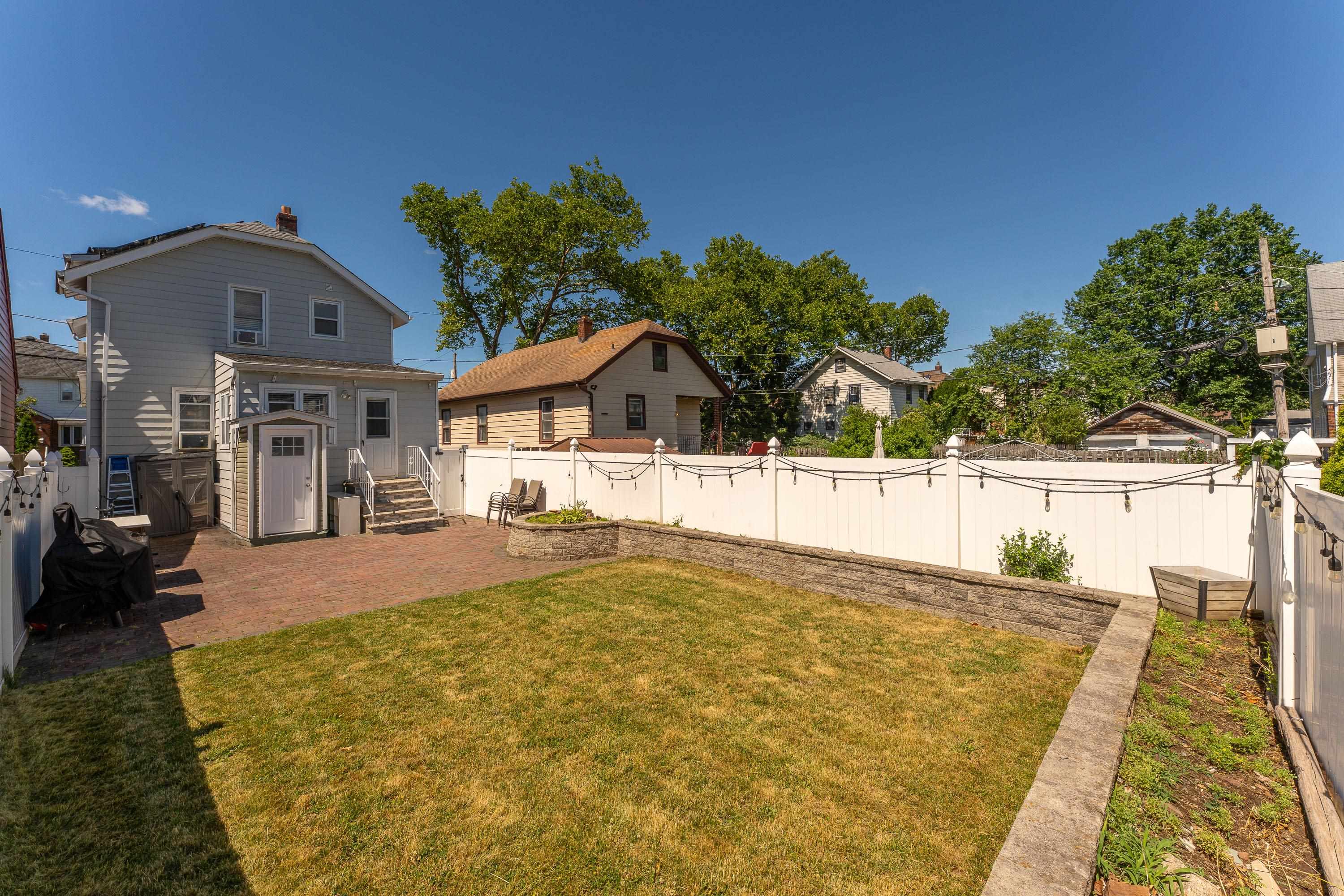 32 ARLINGTON BLVD