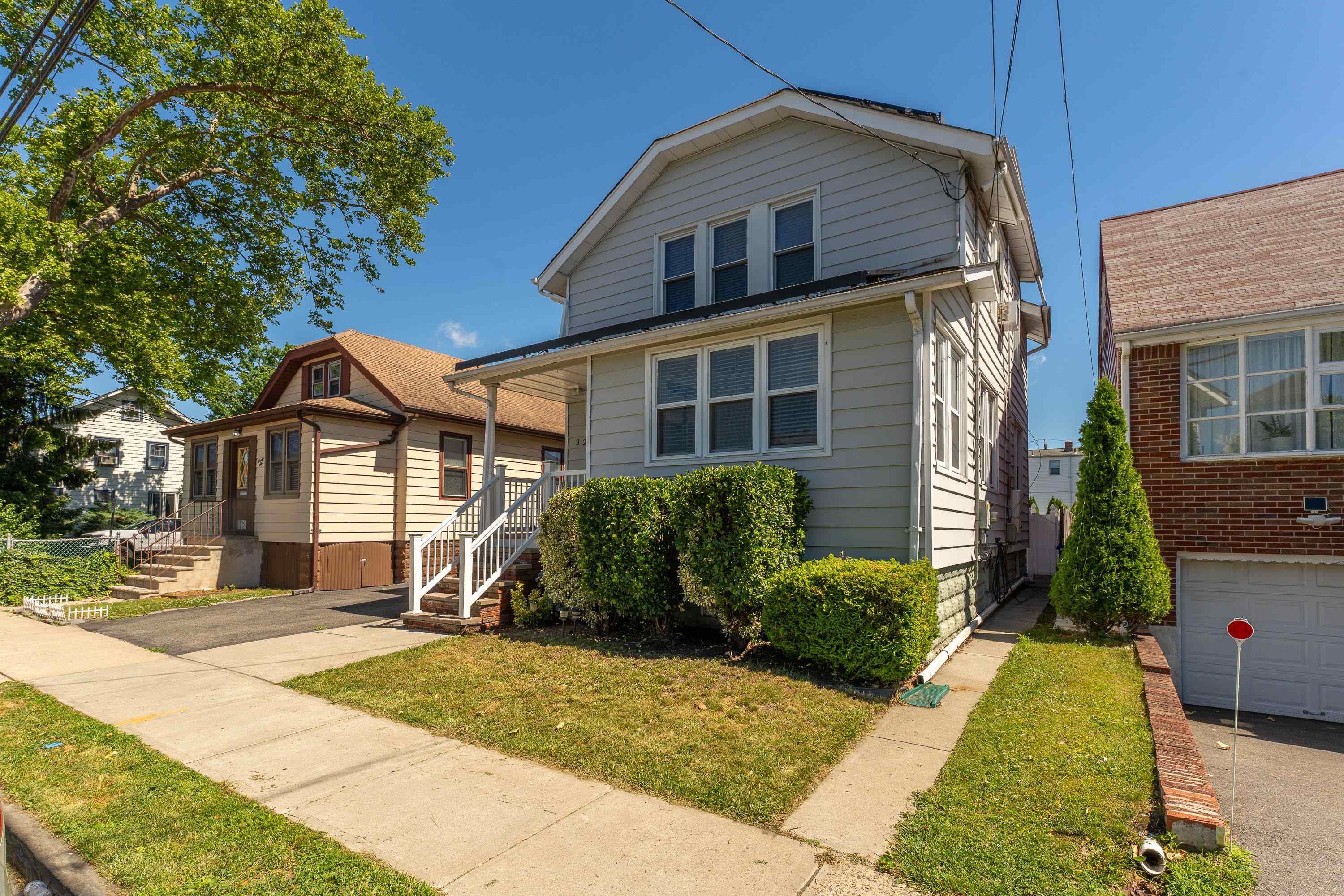32 ARLINGTON BLVD