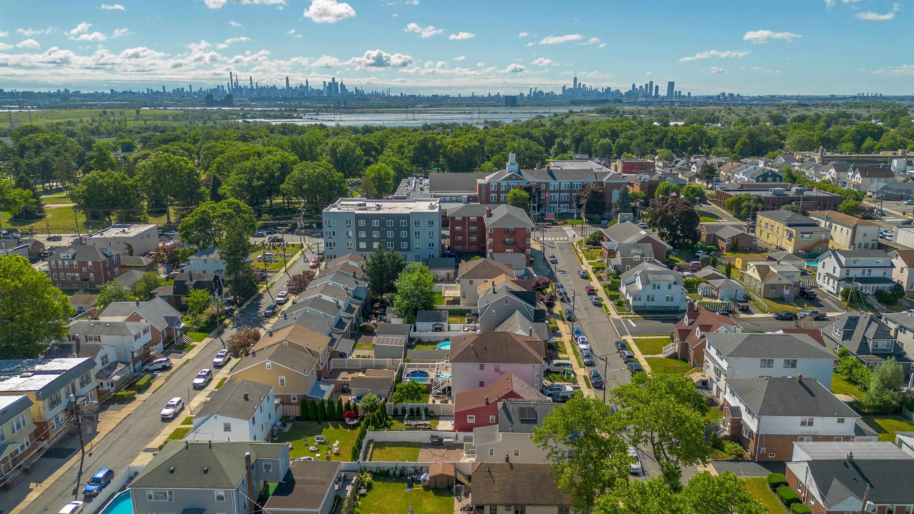 32 ARLINGTON BLVD