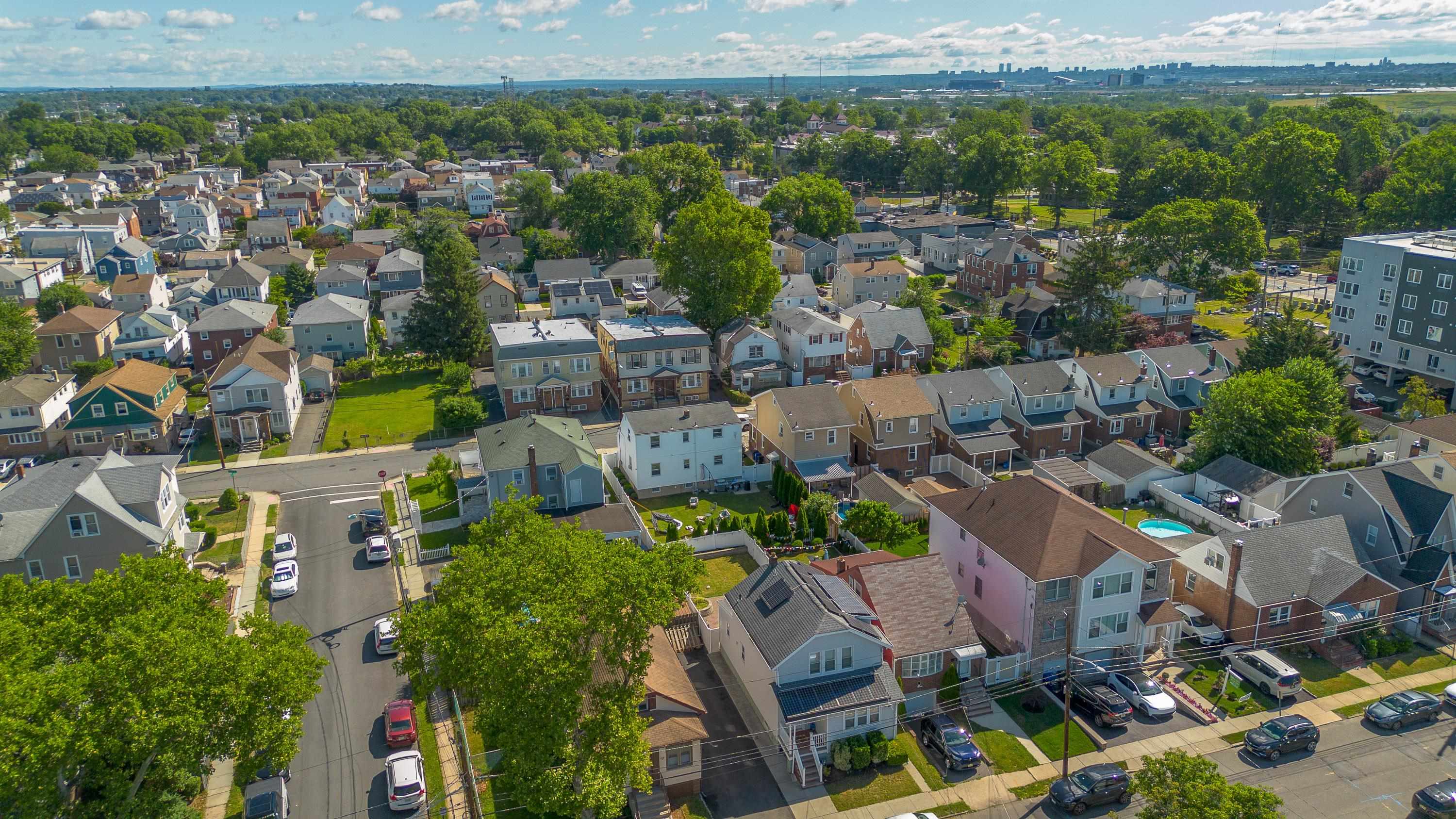 32 ARLINGTON BLVD
