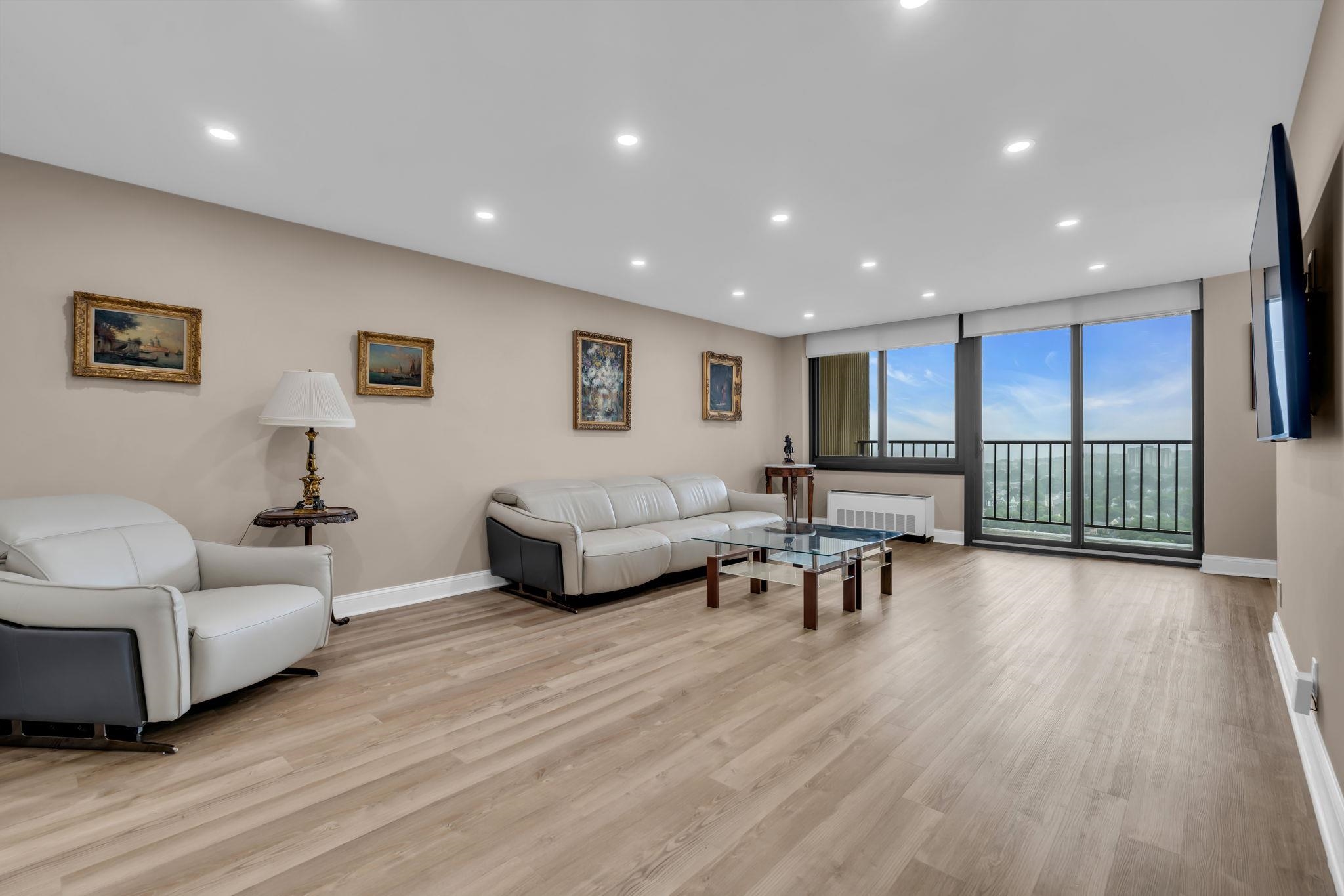 300 WINSTON DR - Photo 4