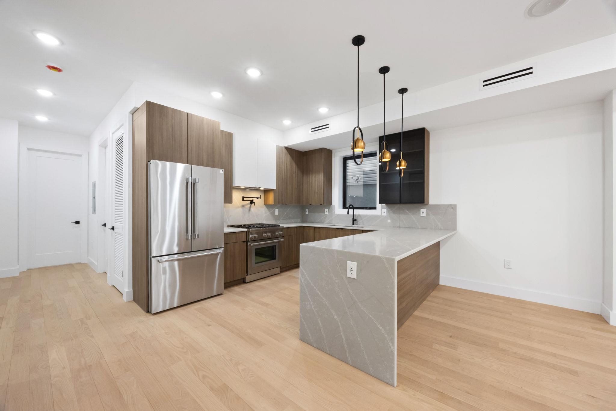 33 GRAHAM ST - Photo 2