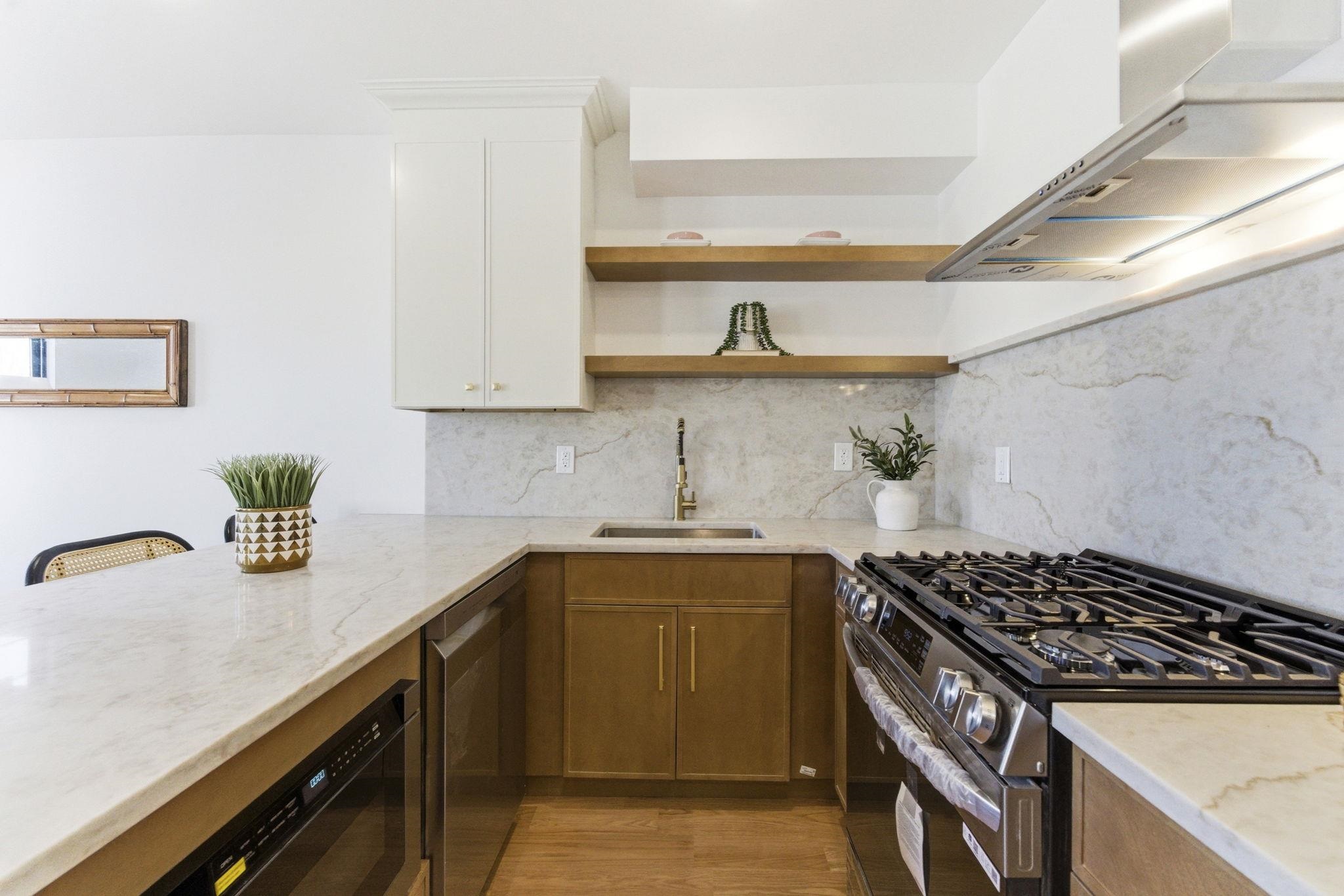113.5 OAK ST - Photo 2