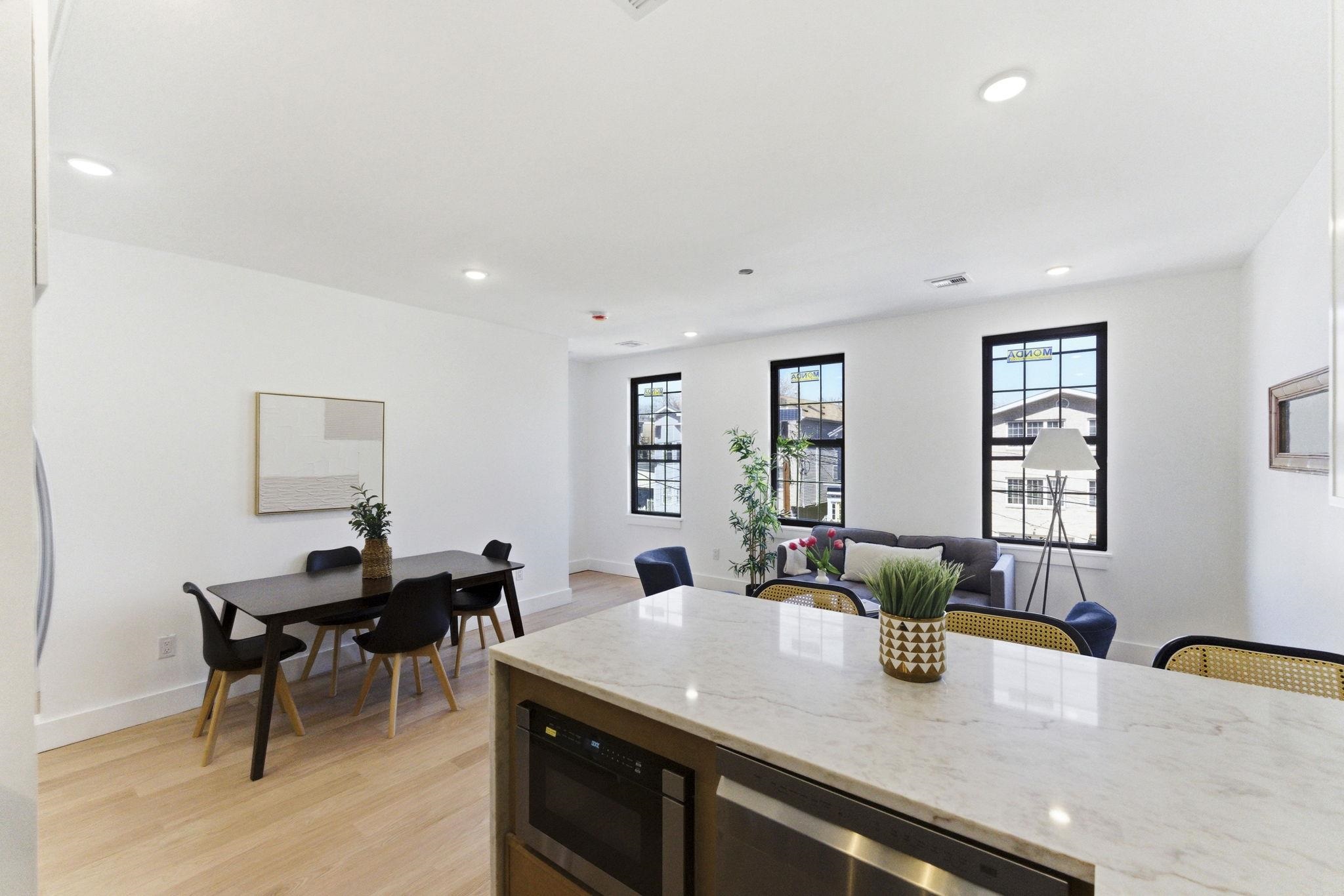 113.5 OAK ST - Photo 3