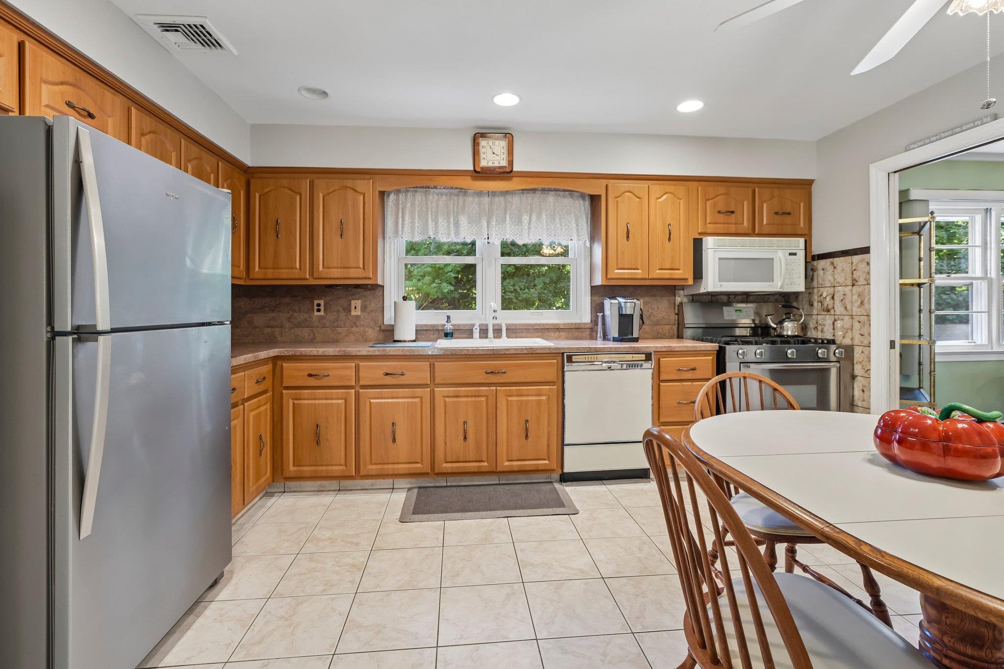270 MIDWOOD RD - Photo 3
