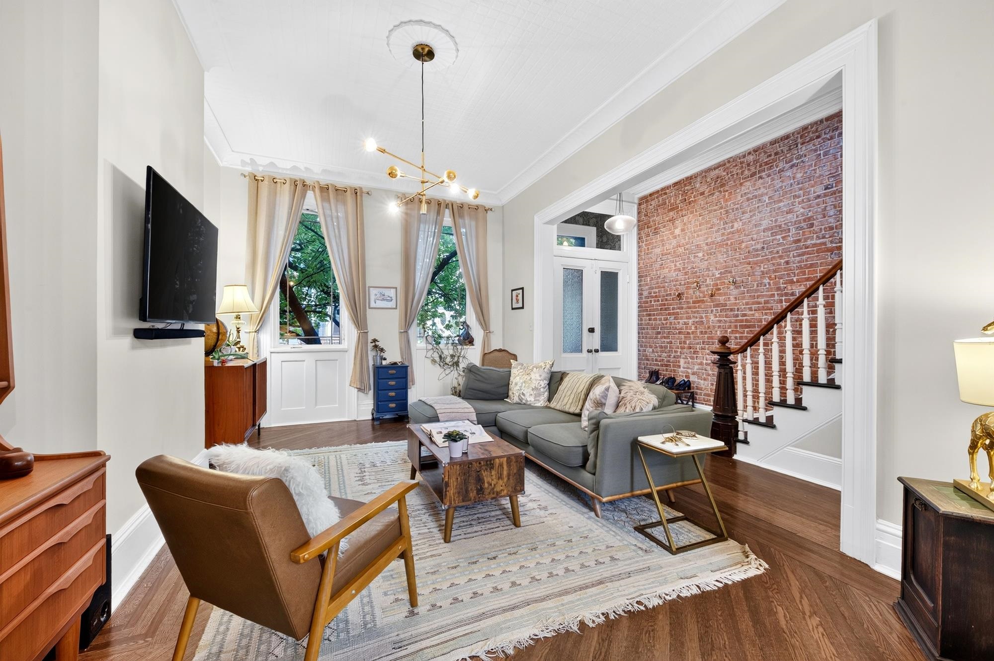 254 OGDEN AVE - Photo 2
