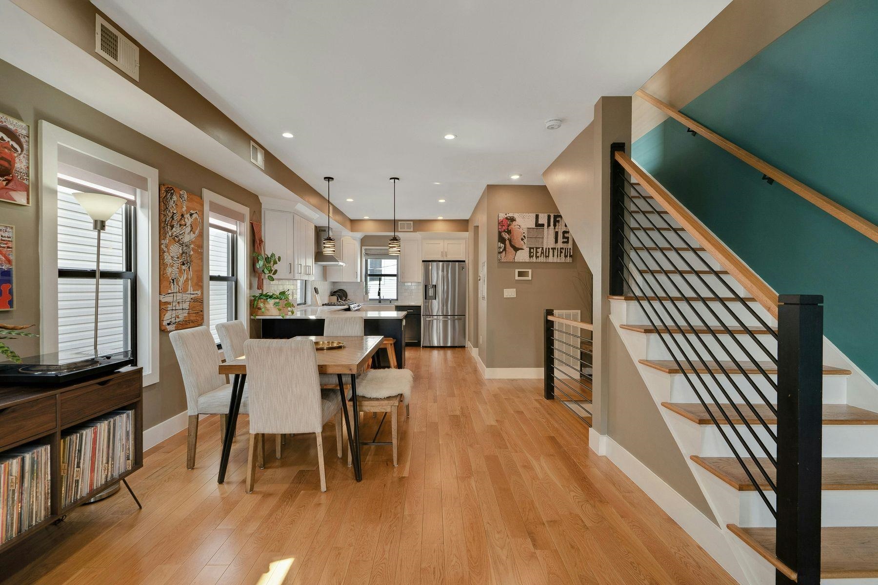 305 ARLINGTON AVE - Photo 3
