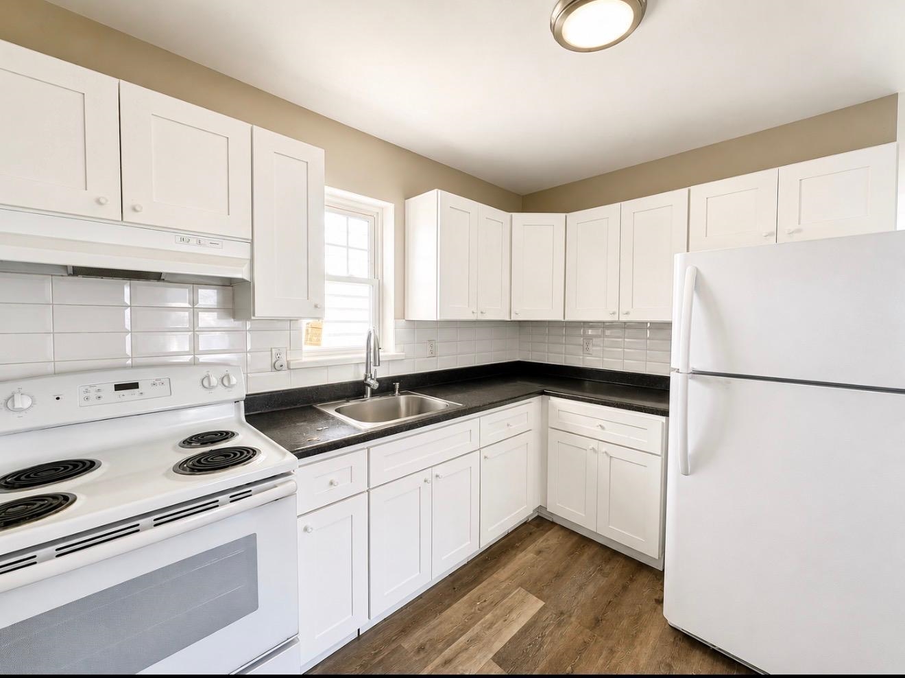242 ROSA PARKS BLVD - Photo 2