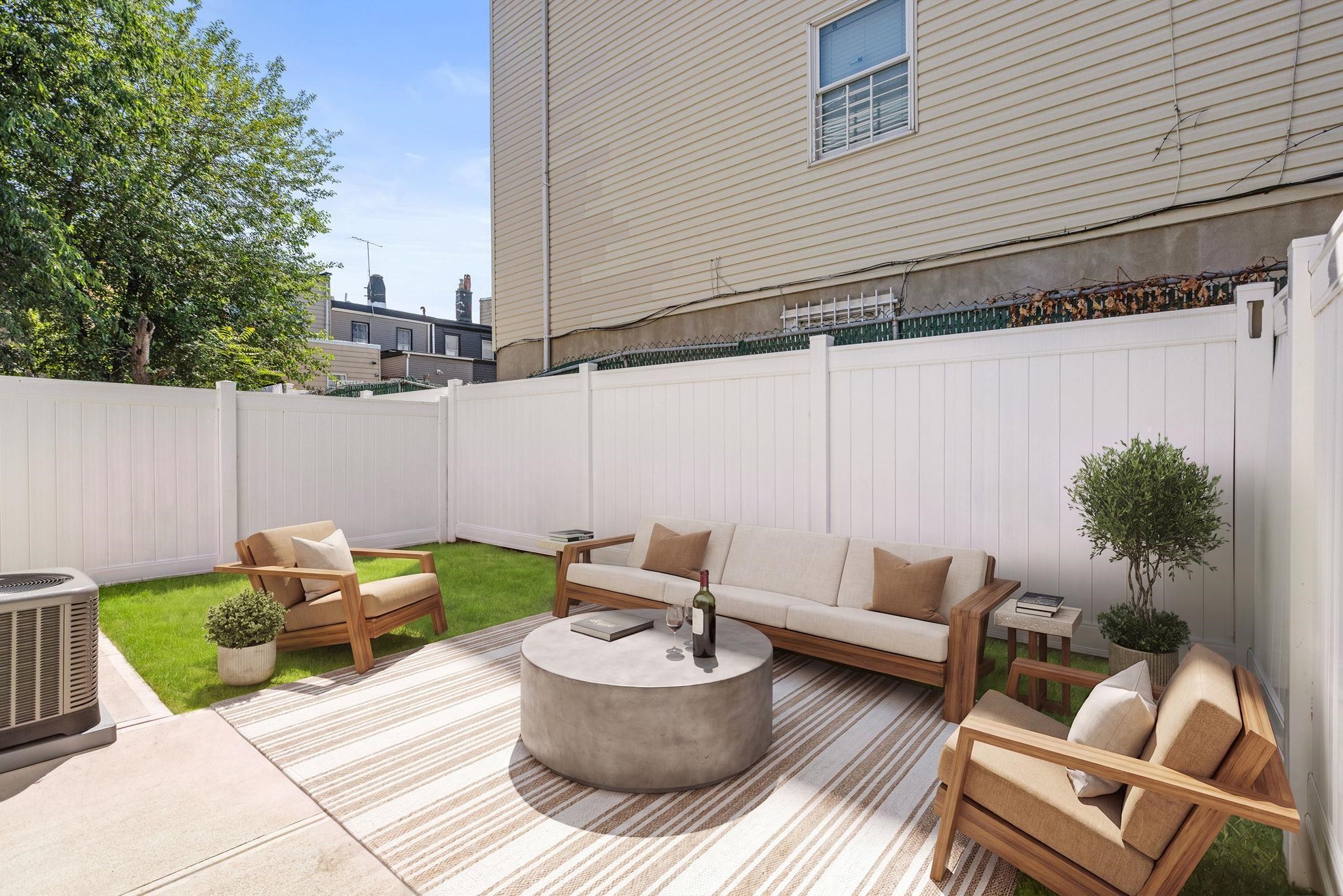 1001 SUMMIT AVE - Photo 4