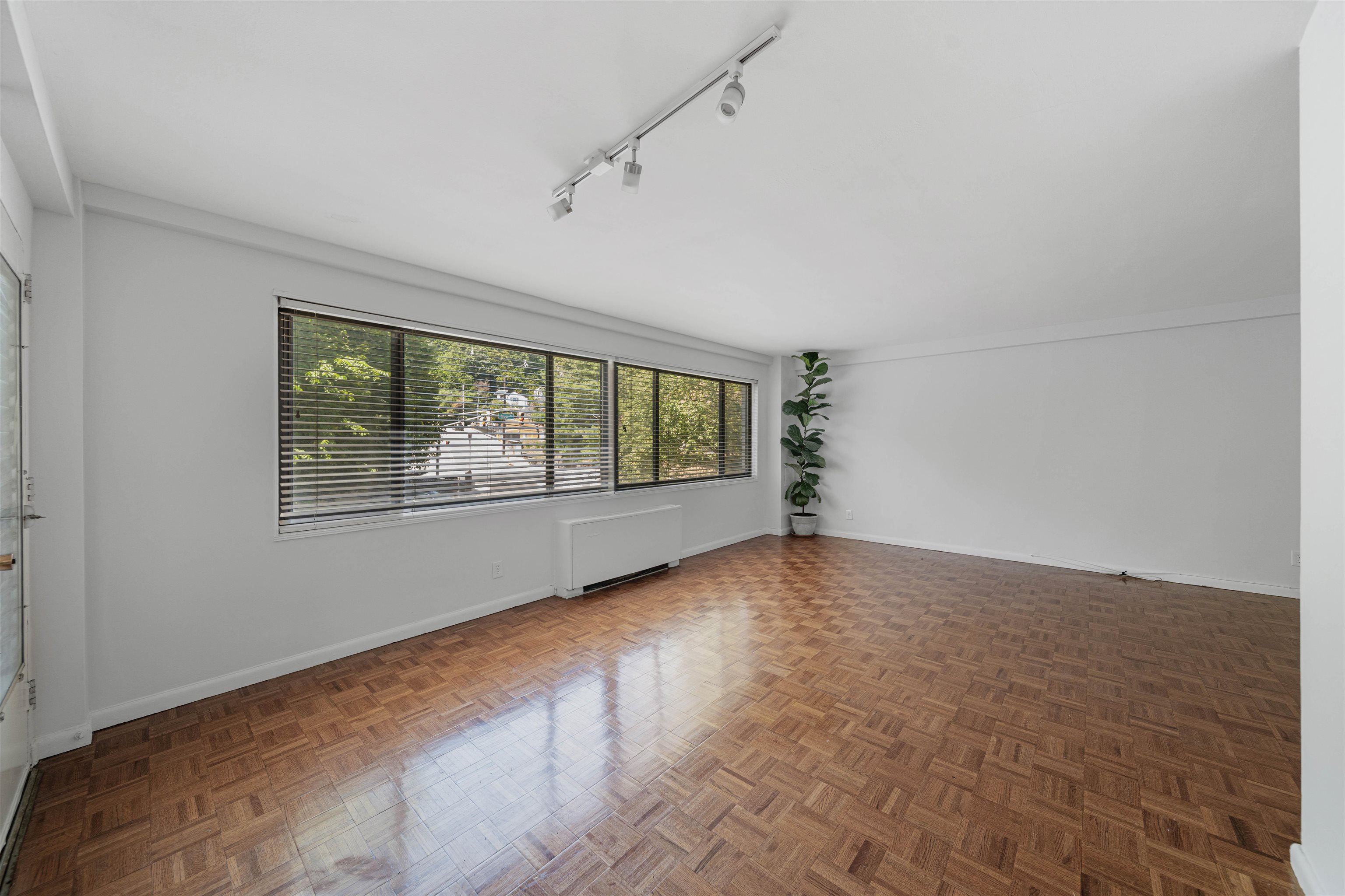 1375 RIVER RD - Photo 4