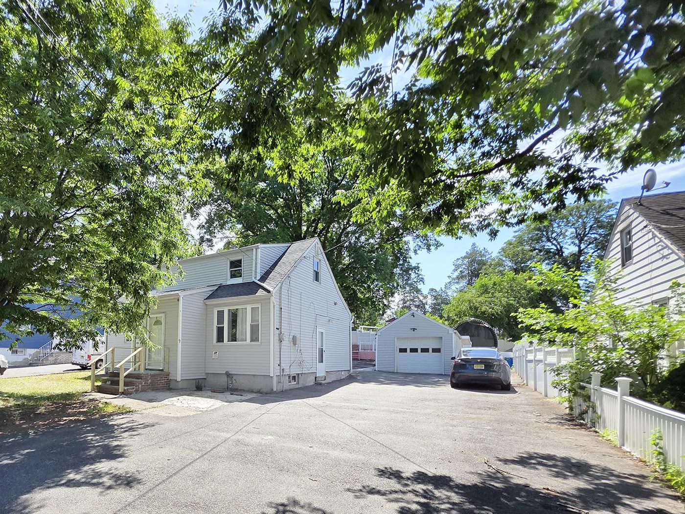 951 LIBERTY AVE - Photo 2