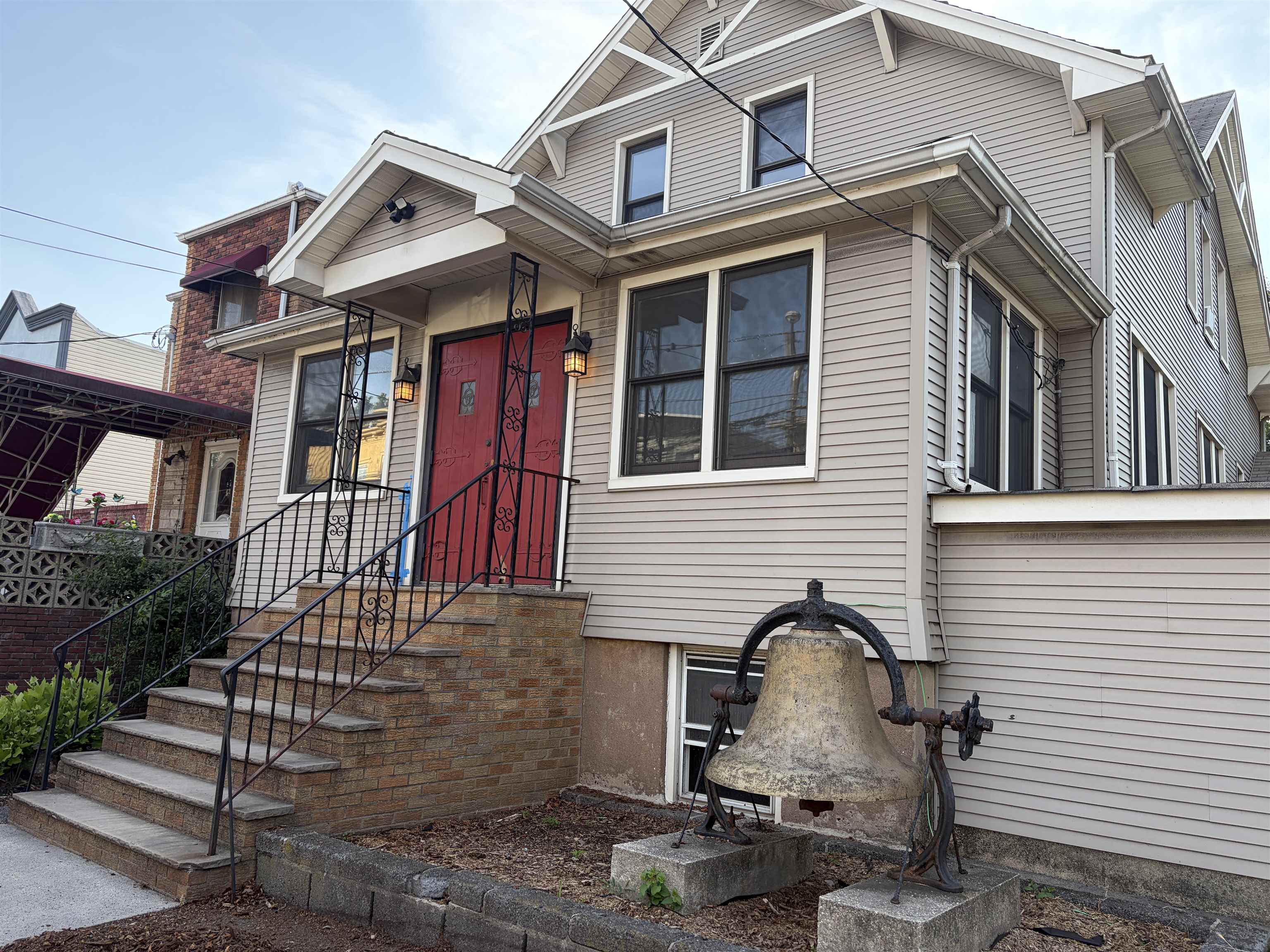 4009 Liberty Ave