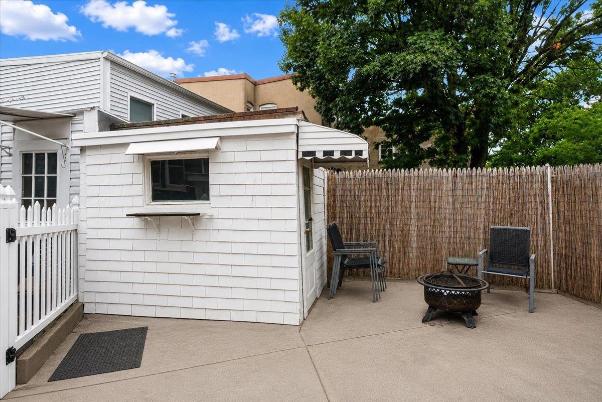 1009 PATERSON PLANK RD