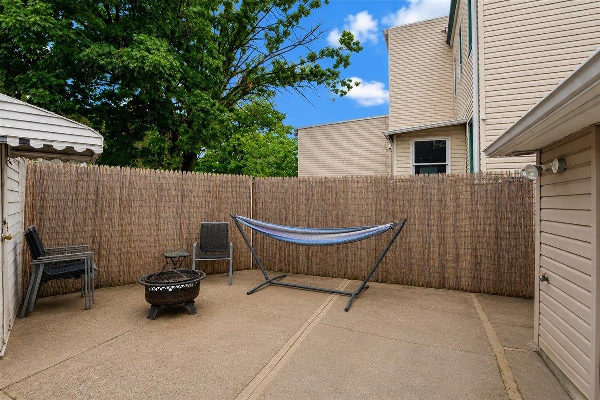 1009 PATERSON PLANK RD