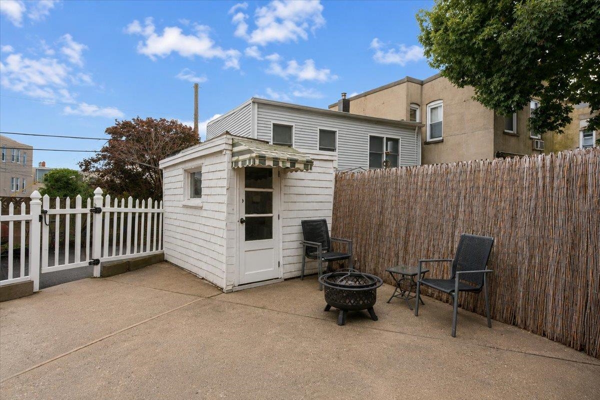 1009 PATERSON PLANK RD