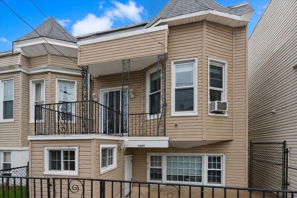 1009 PATERSON PLANK RD