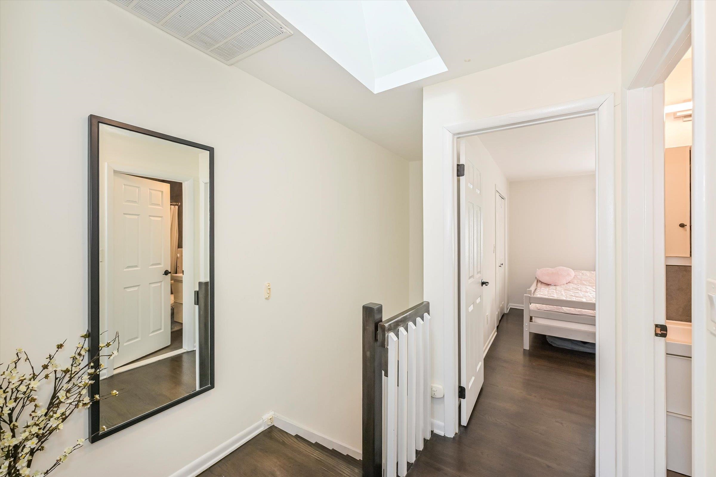 1537 #7 JOHN ST - Photo 4