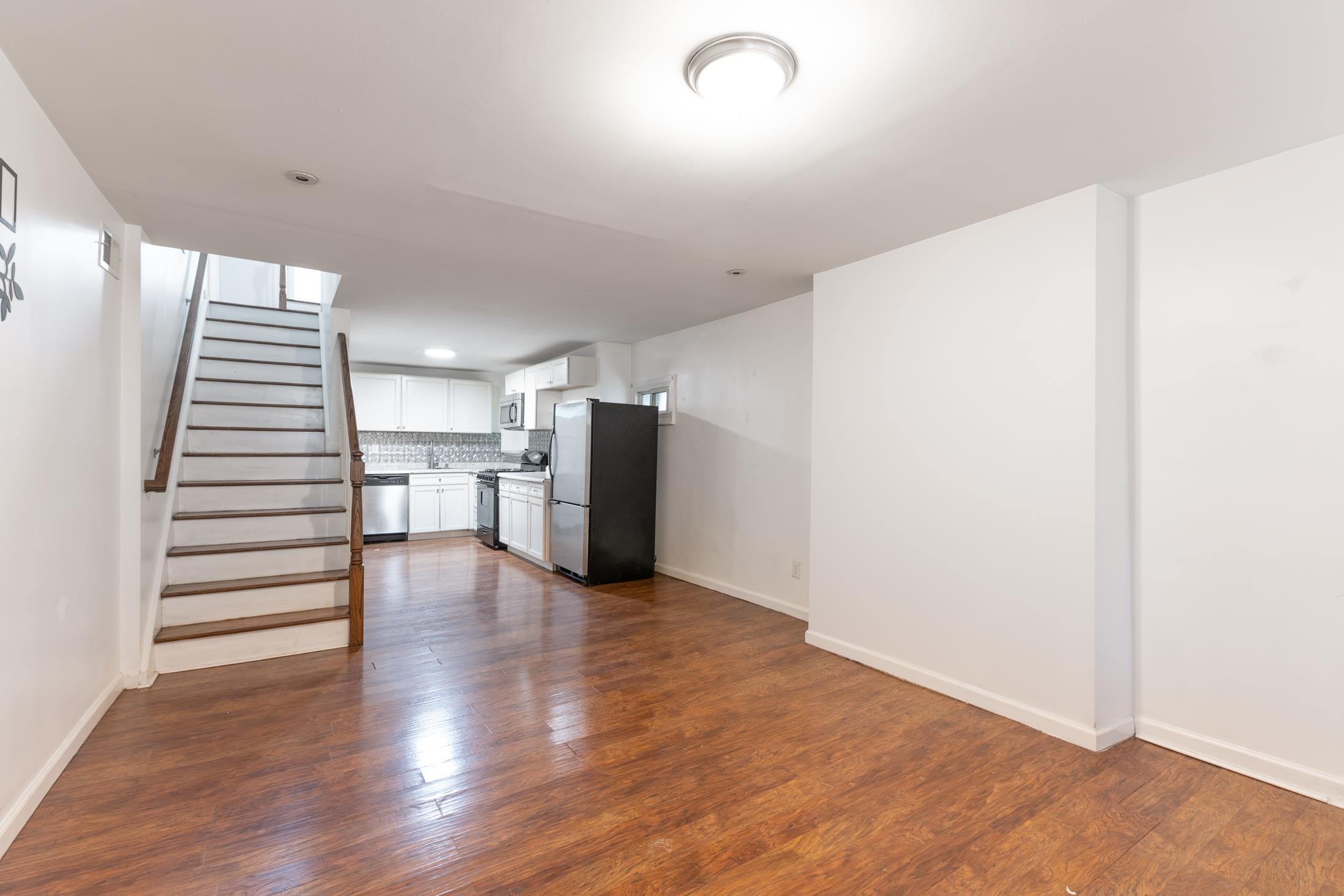 80 LINDEN AVE - Photo 3