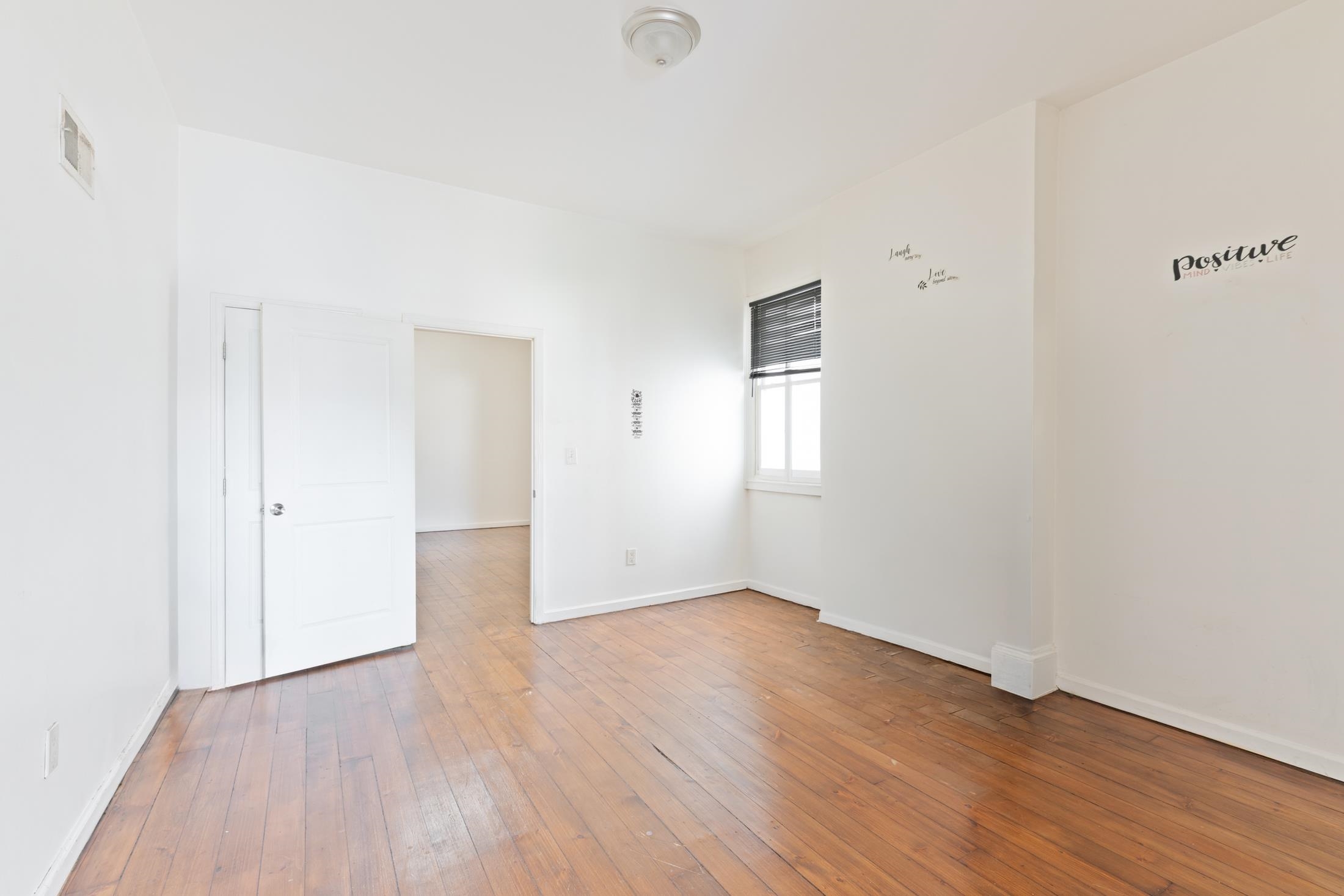 80 LINDEN AVE - Photo 5