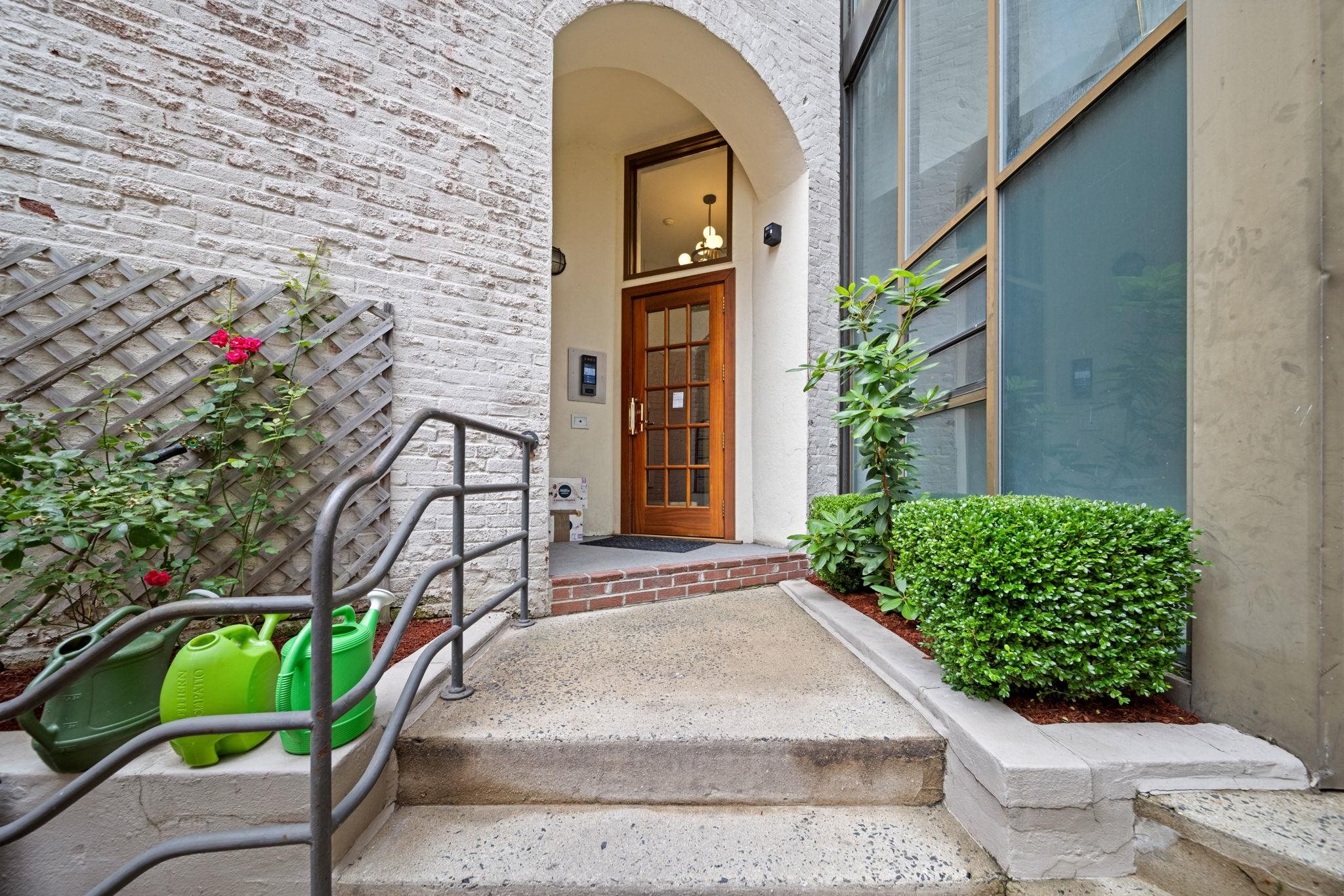 222 CLINTON ST - Photo 2
